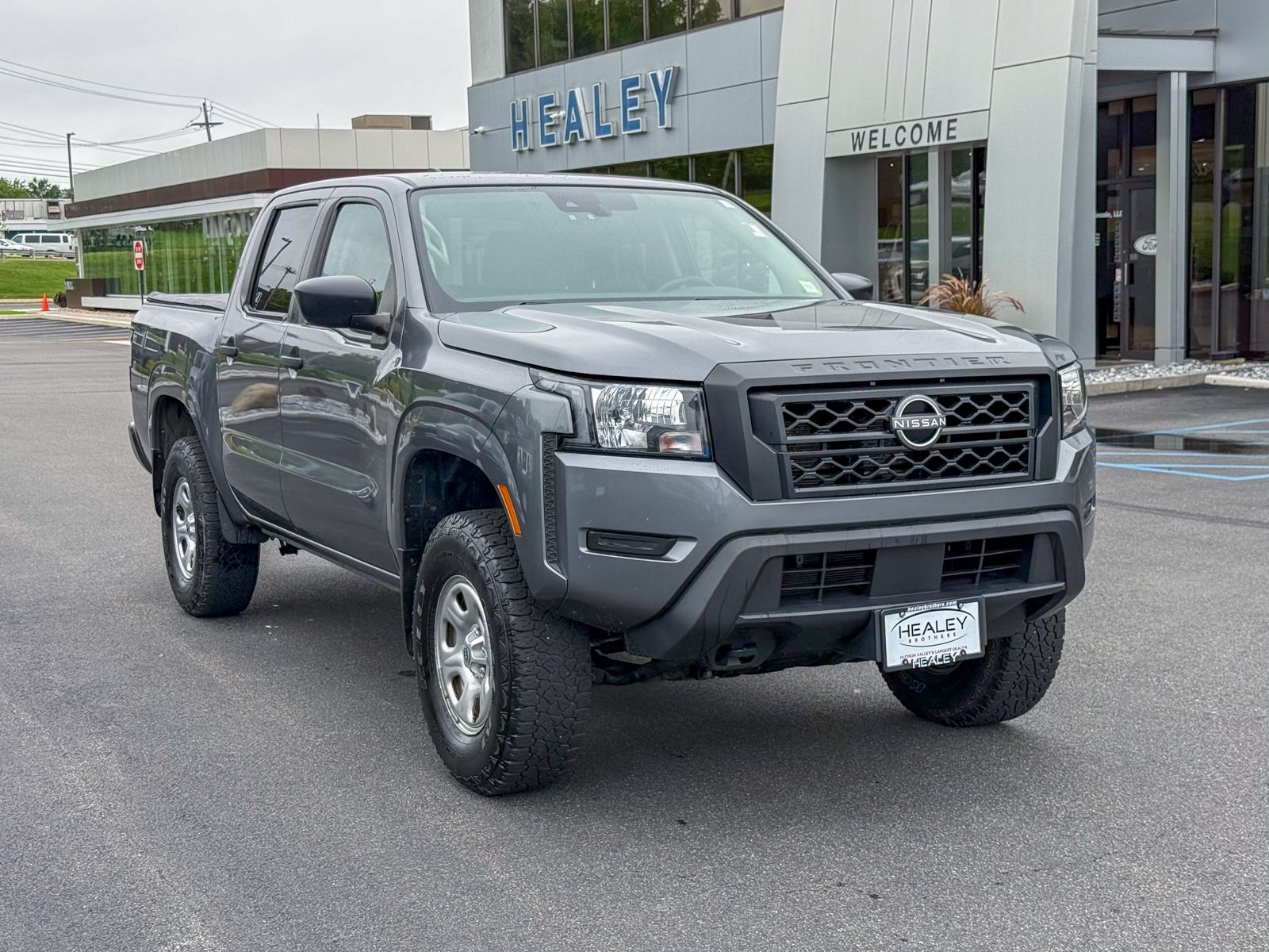 Photo view of 2023 Nissan Frontier in Gray