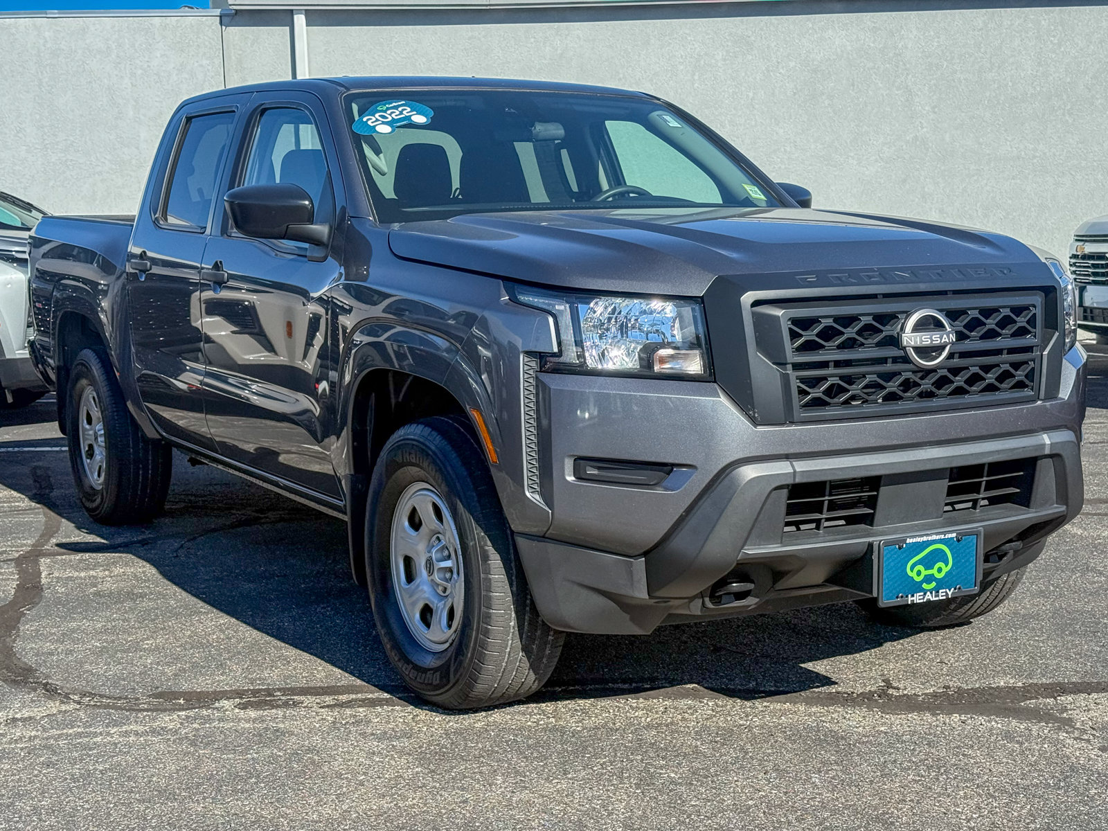 Photo view of 2022 Nissan Frontier in Gray