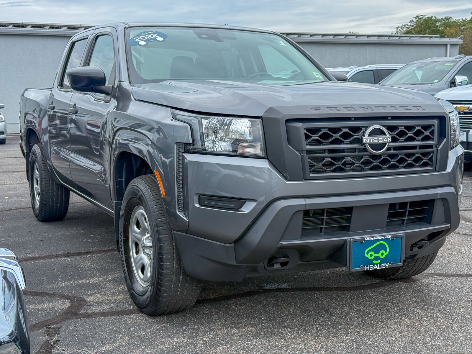 Photo view of 2022 Nissan Frontier in Gray