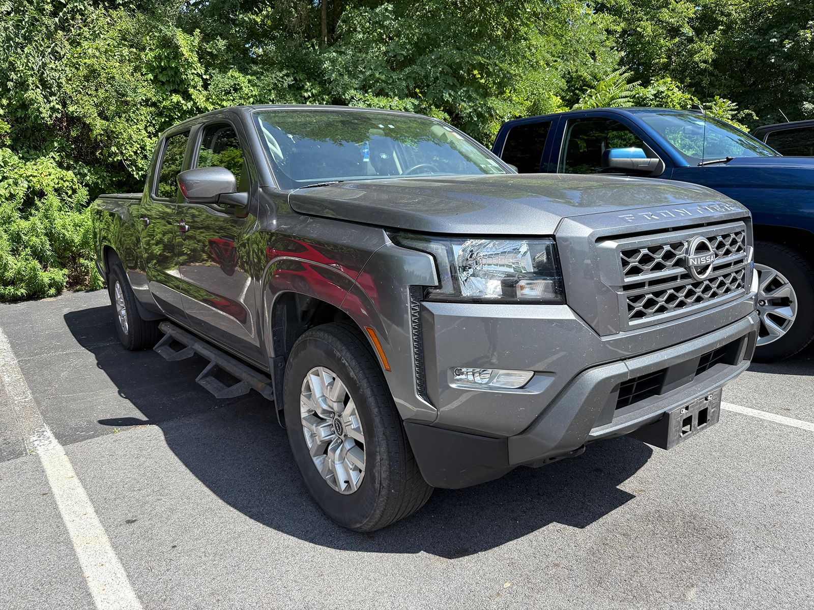 Photo view of 2024 Nissan Frontier in Gray