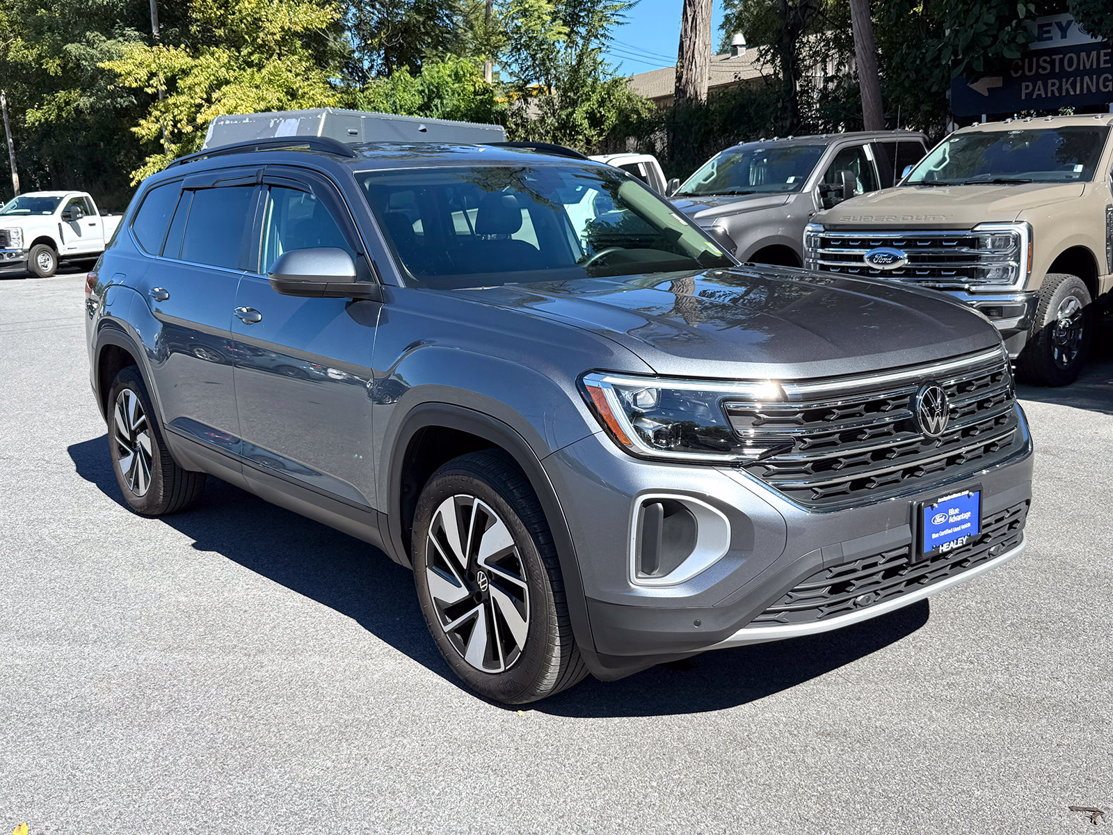 Photo view of 2024 Volkswagen Atlas in Gray