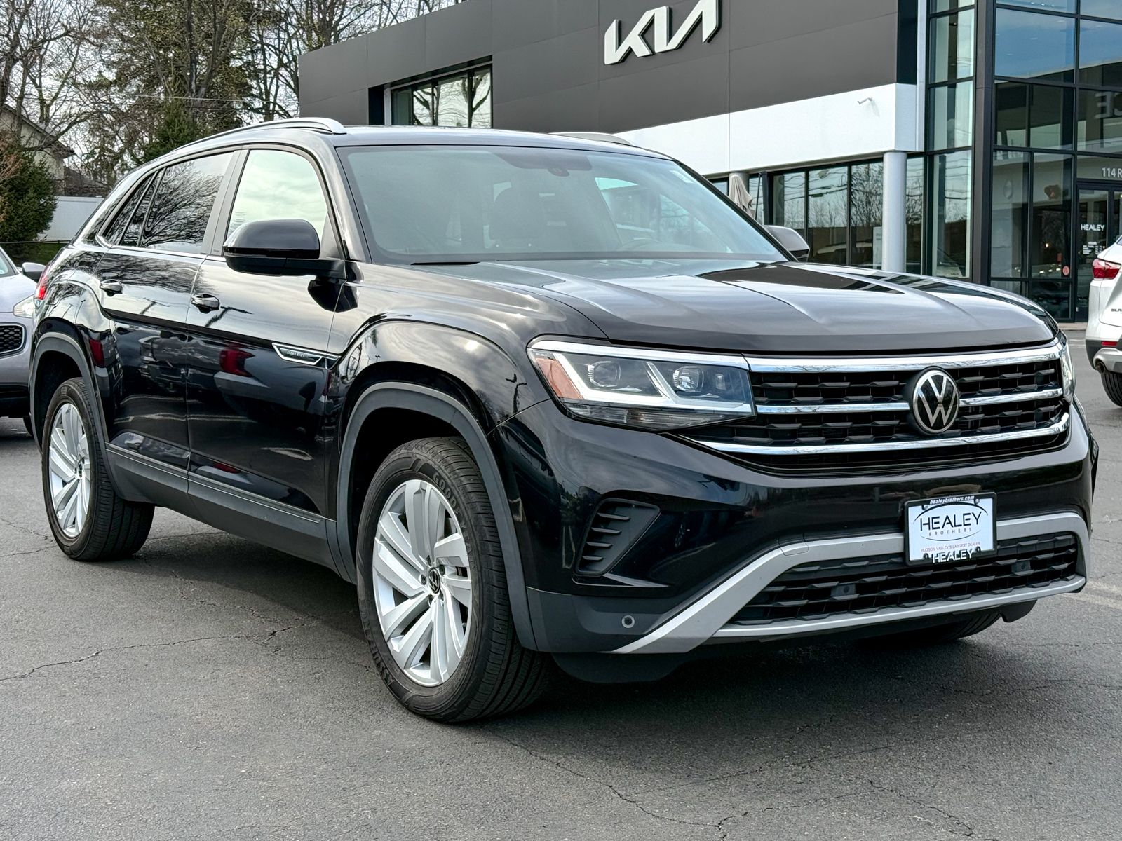 Photo view of 2021 Volkswagen Atlas Cross Sport in Black
