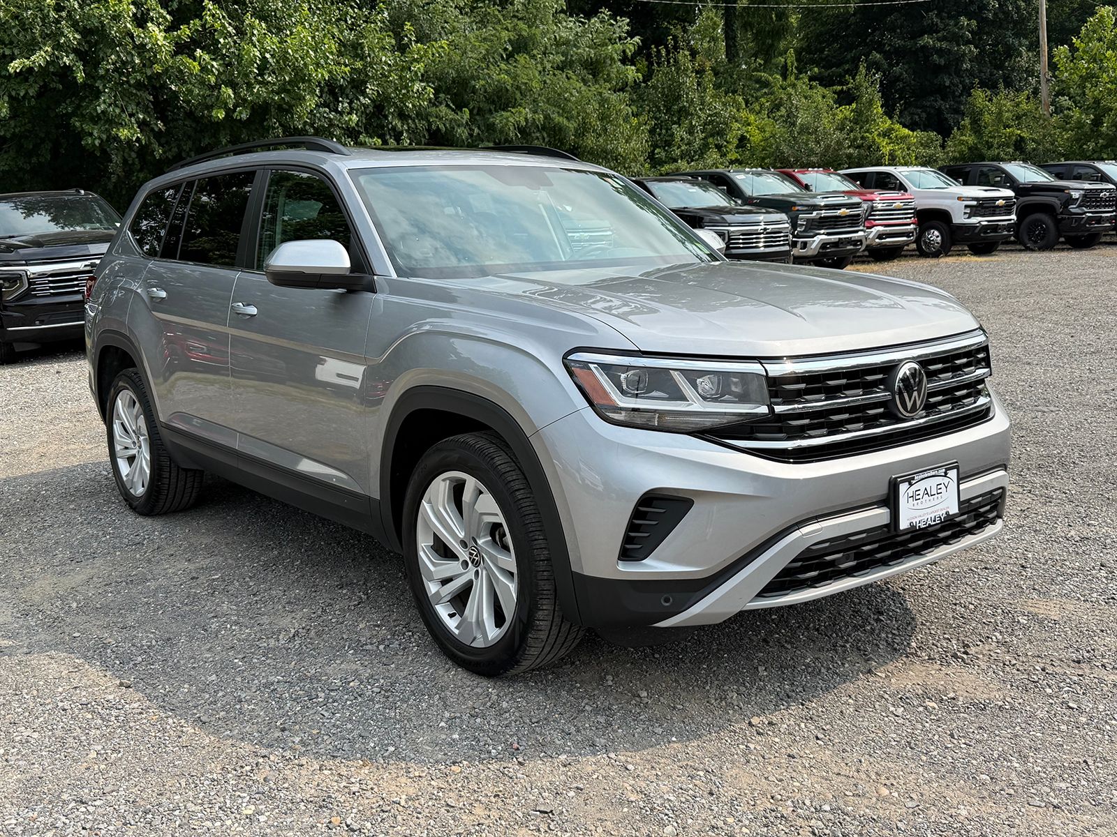 Photo view of 2023 Volkswagen Atlas in Silver