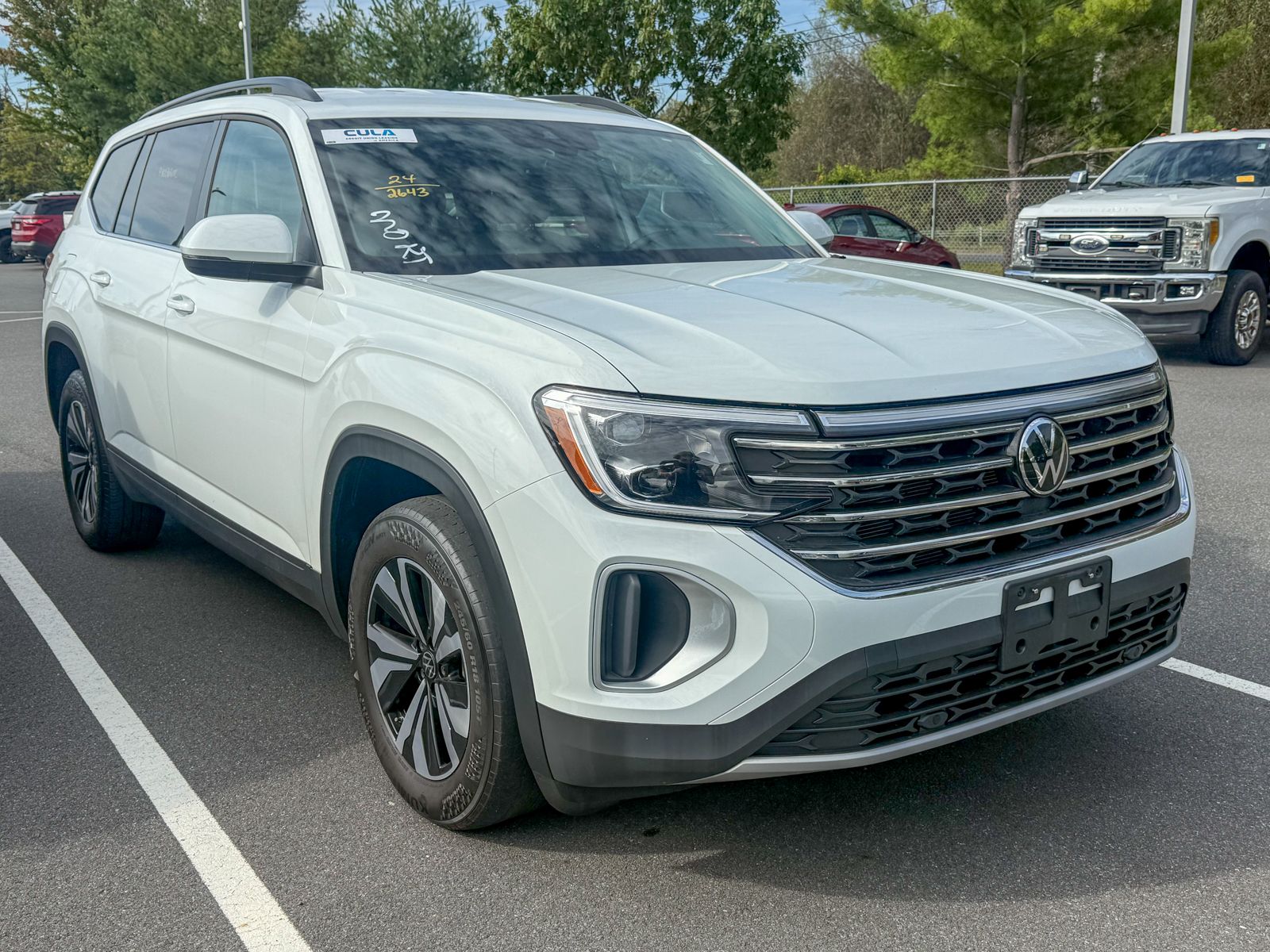 Photo view of 2024 Volkswagen Atlas in White