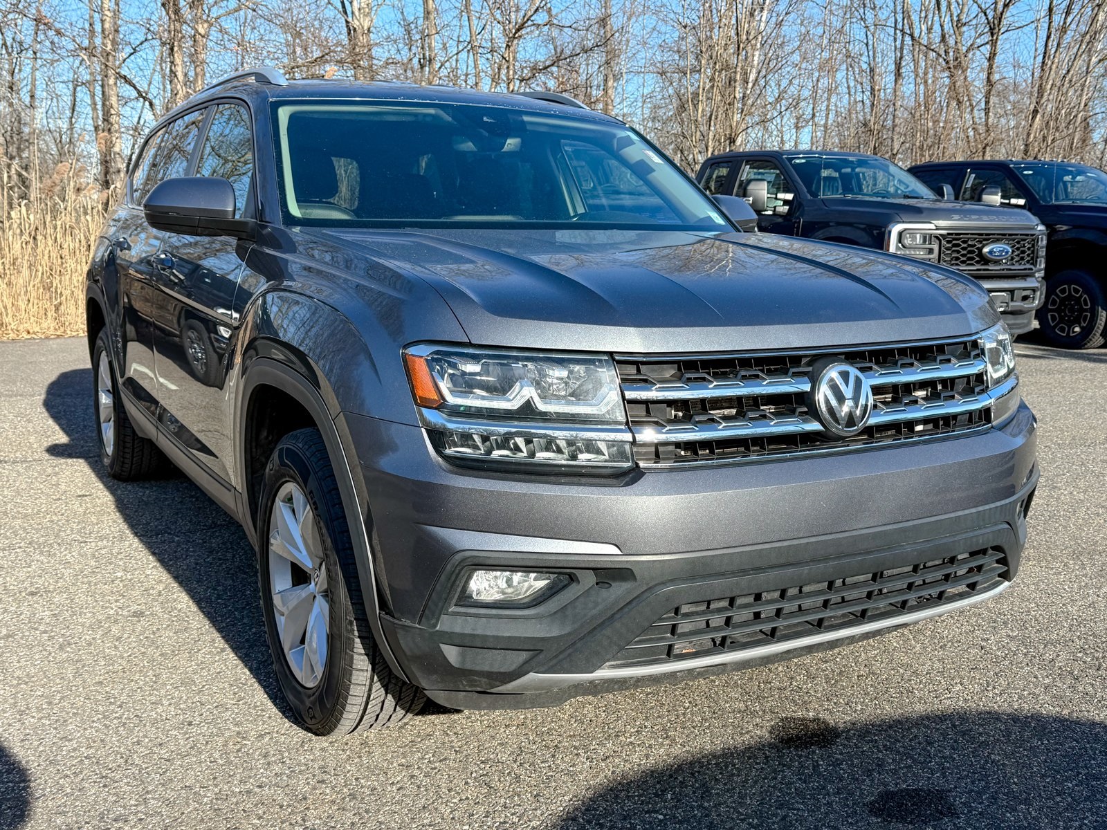 Photo view of 2019 Volkswagen Atlas in Gray