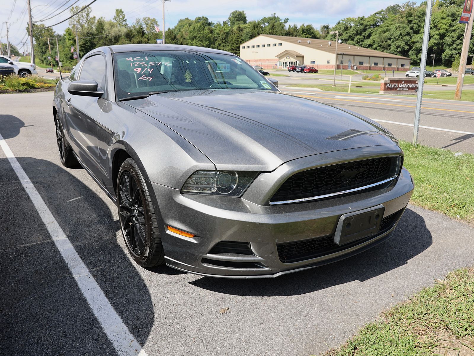Photo view of 2014 Ford Mustang in Gray