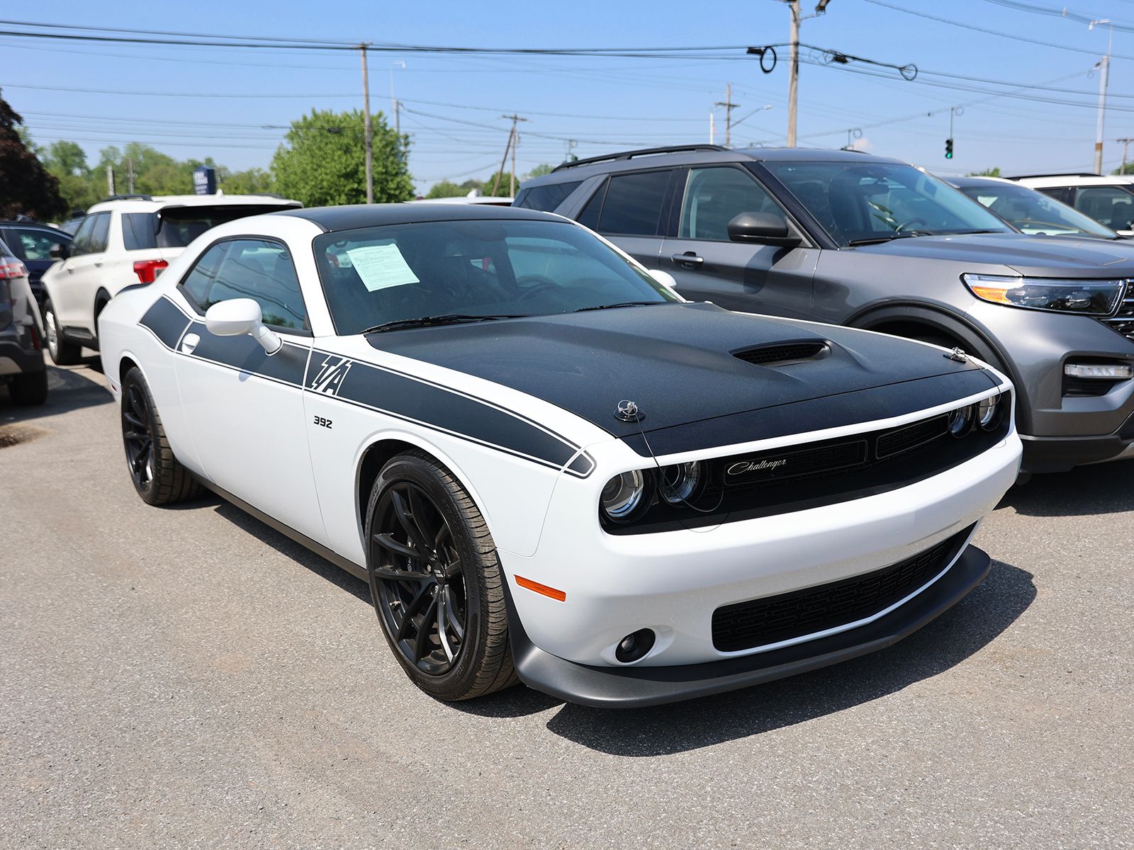 Photo view of 2019 Dodge Challenger in White