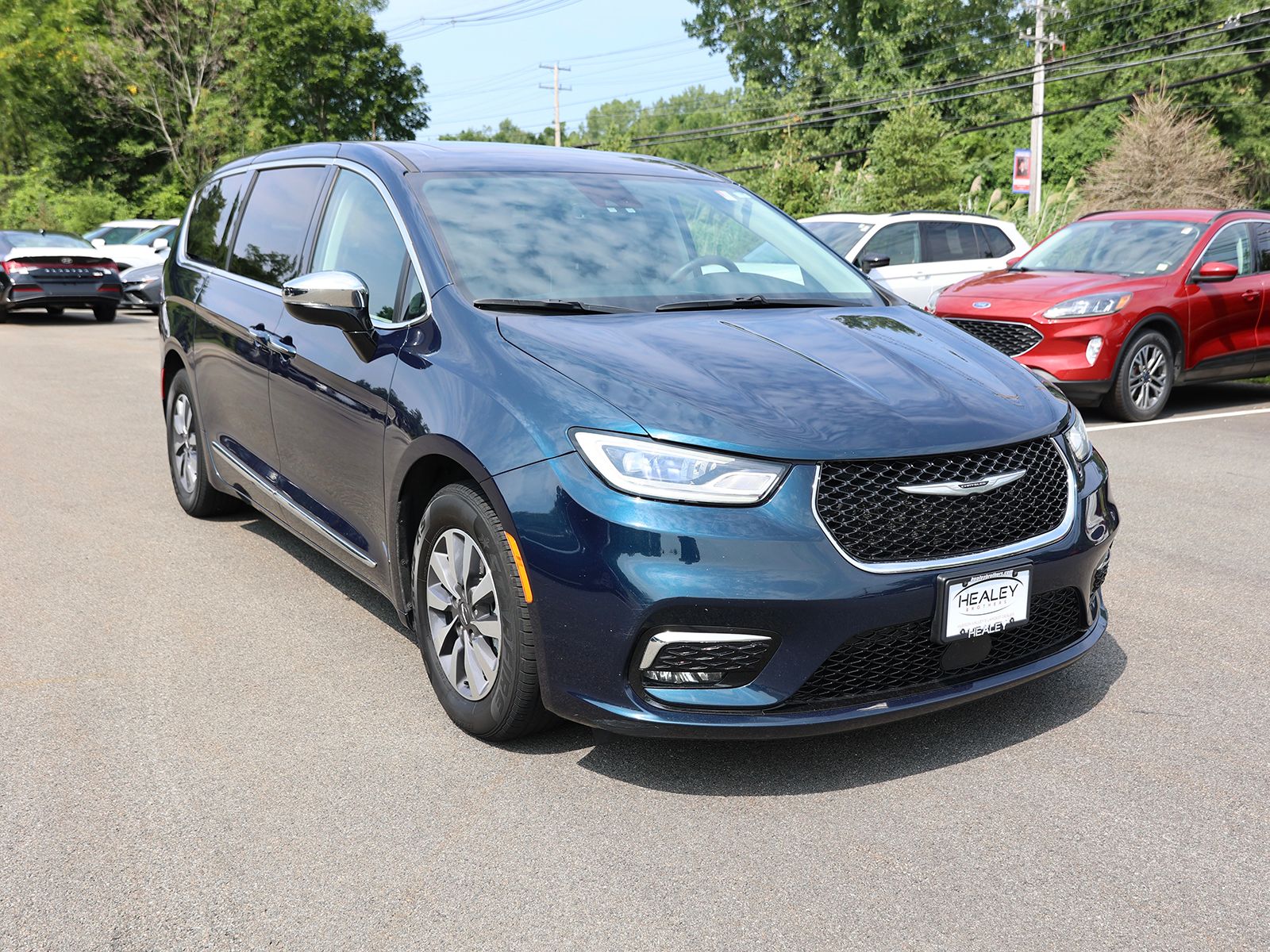 Photo view of 2023 Chrysler Pacifica Hybrid in Blue