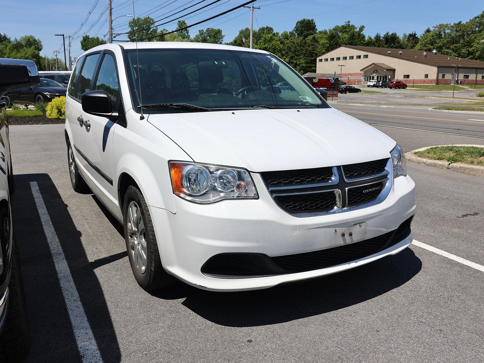 Photo view of 2016 Dodge Grand Caravan in White