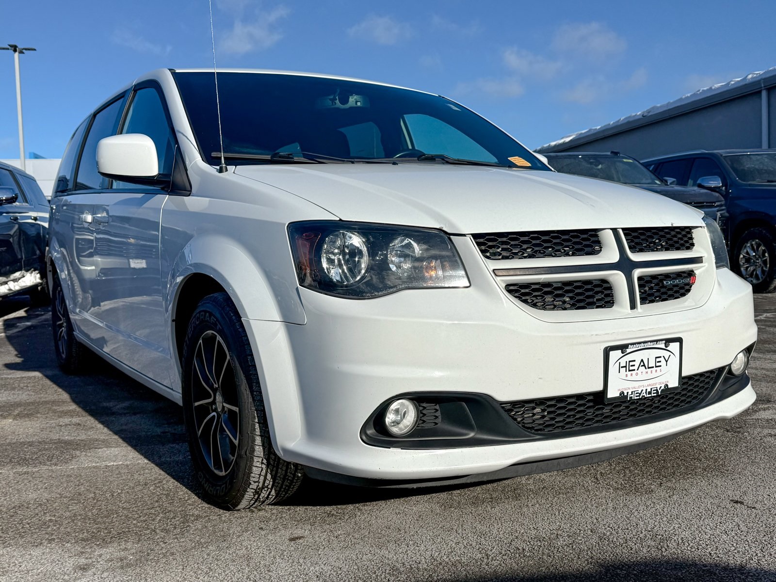 Photo view of 2018 Dodge Grand Caravan in White
