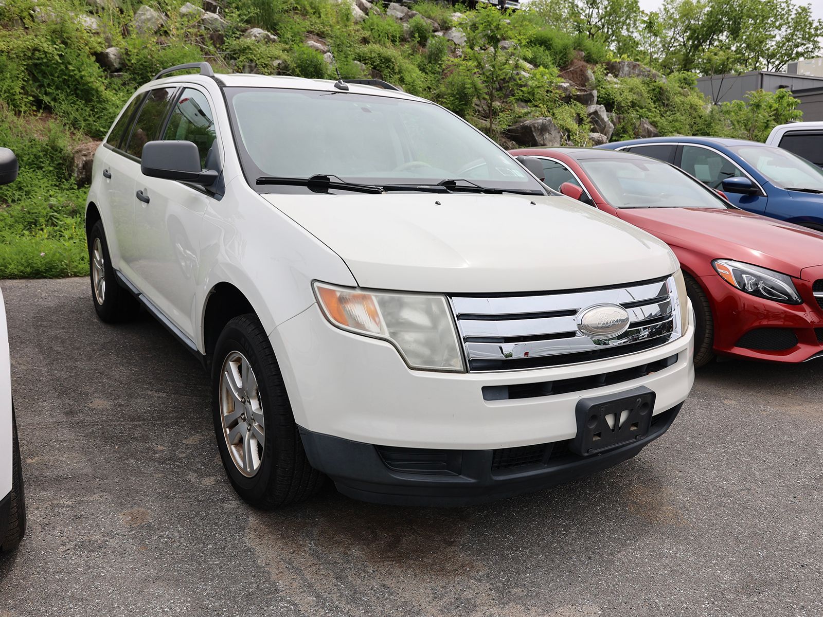 Photo view of 2010 Ford Edge in White