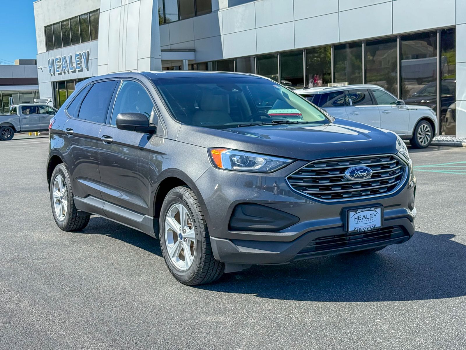 Photo view of 2020 Ford Edge in Gray