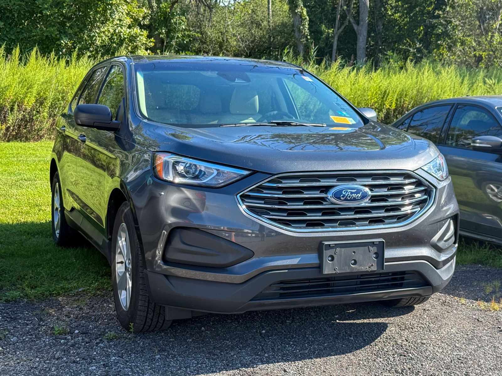 Photo view of 2020 Ford Edge in Gray