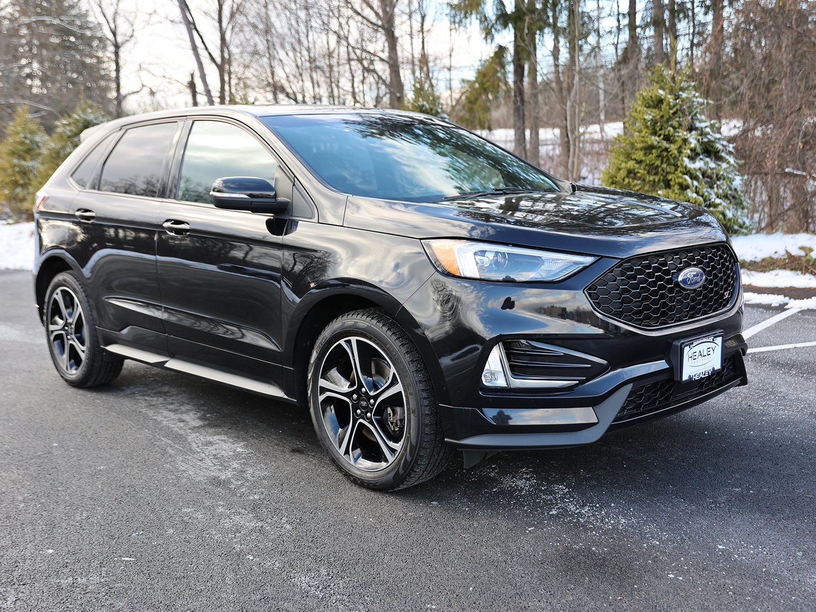 Photo view of 2019 Ford Edge in Black