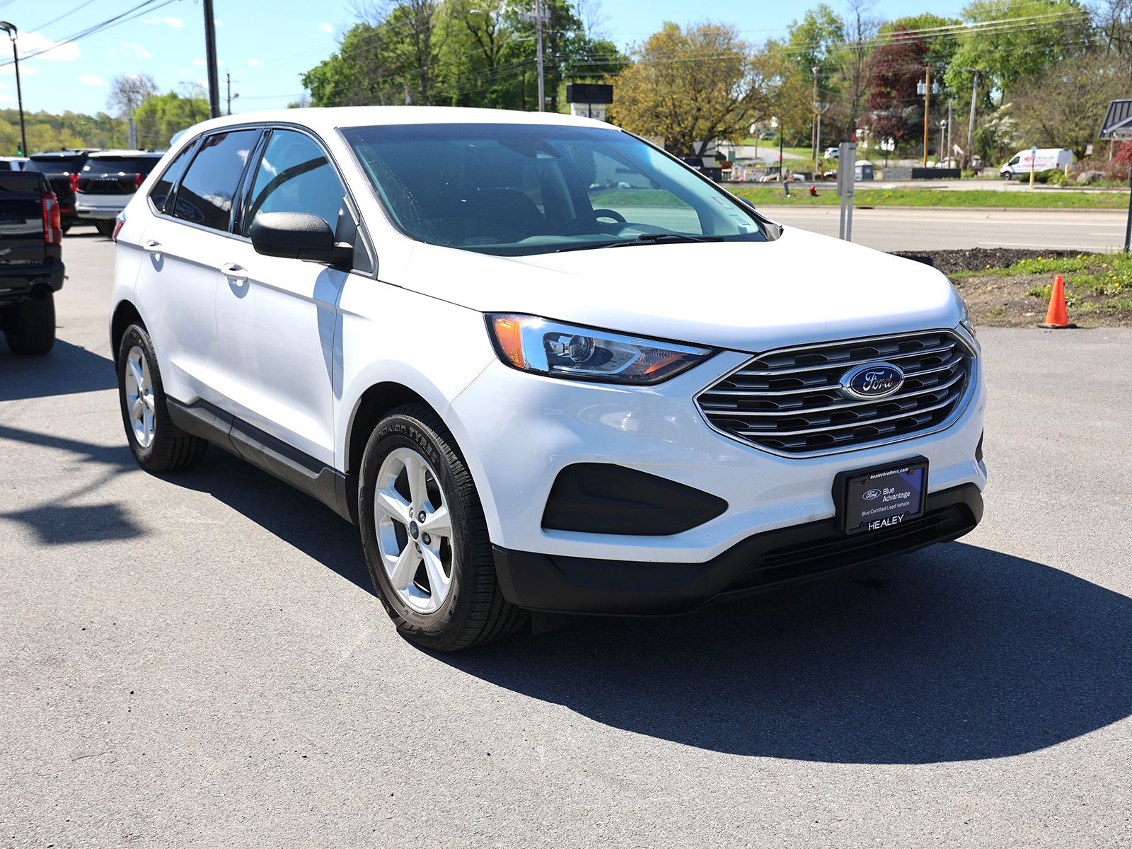 Photo view of 2020 Ford Edge in White