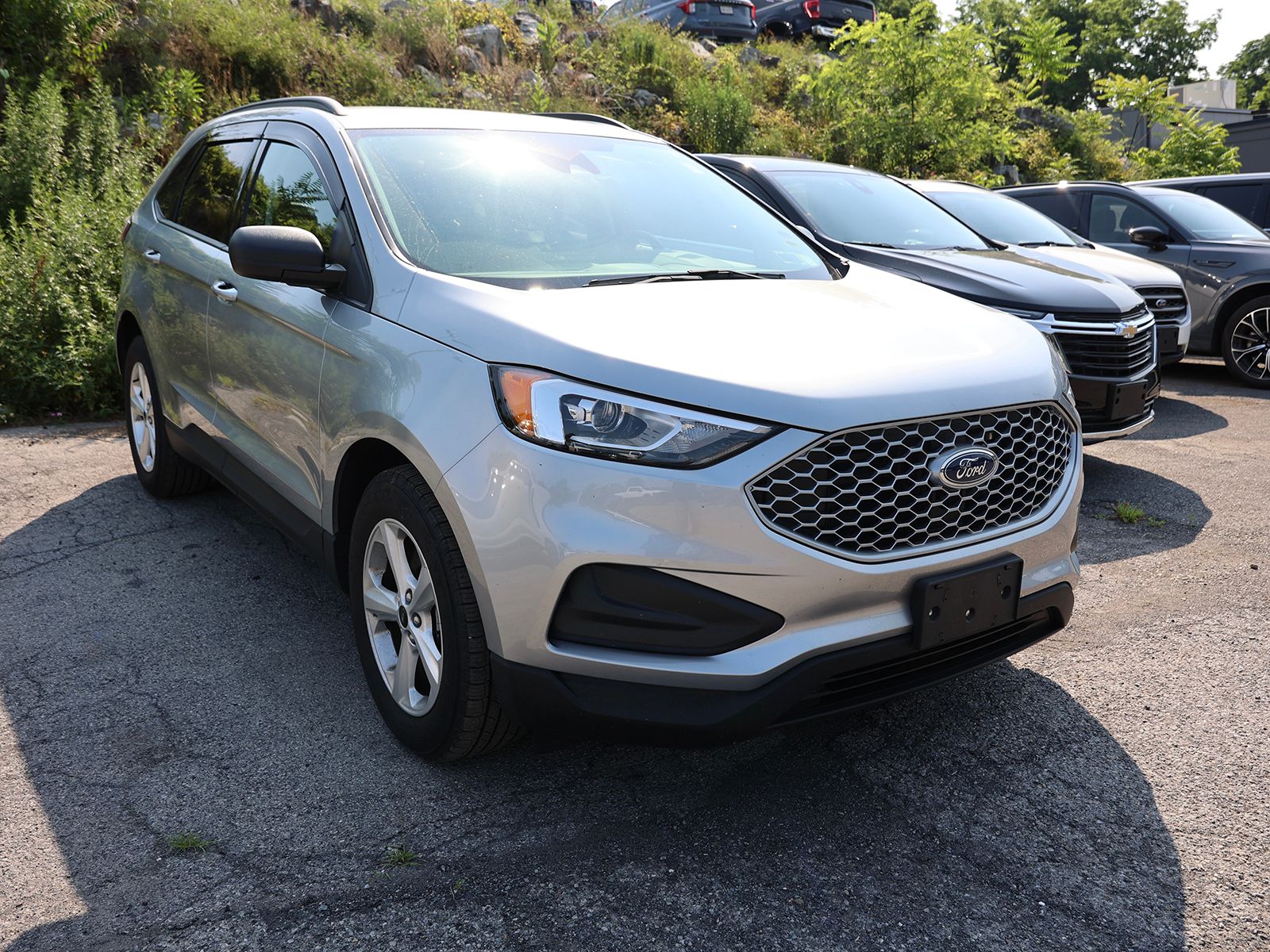 Photo view of 2024 Ford Edge in Silver