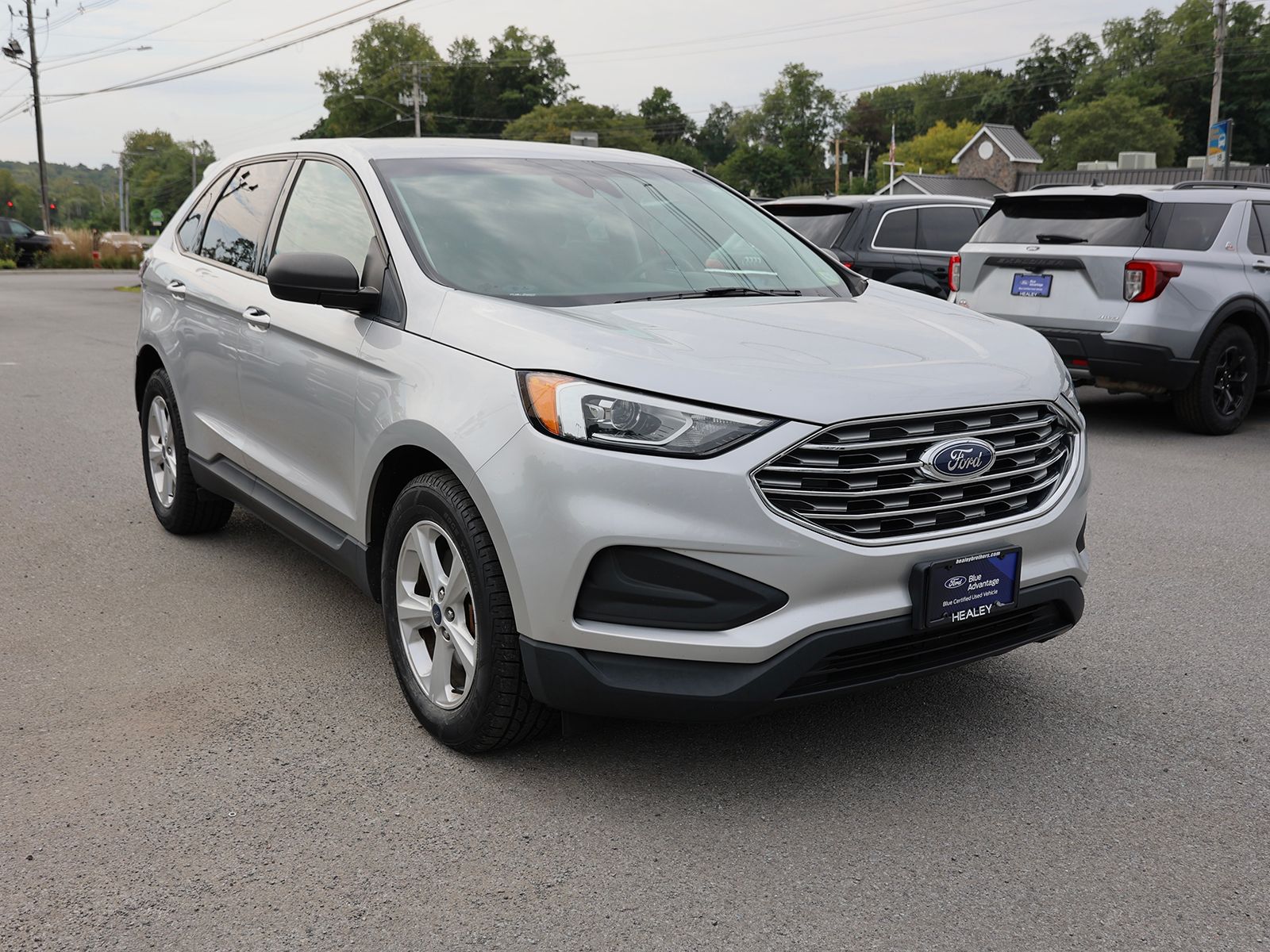 Photo view of 2019 Ford Edge in Silver