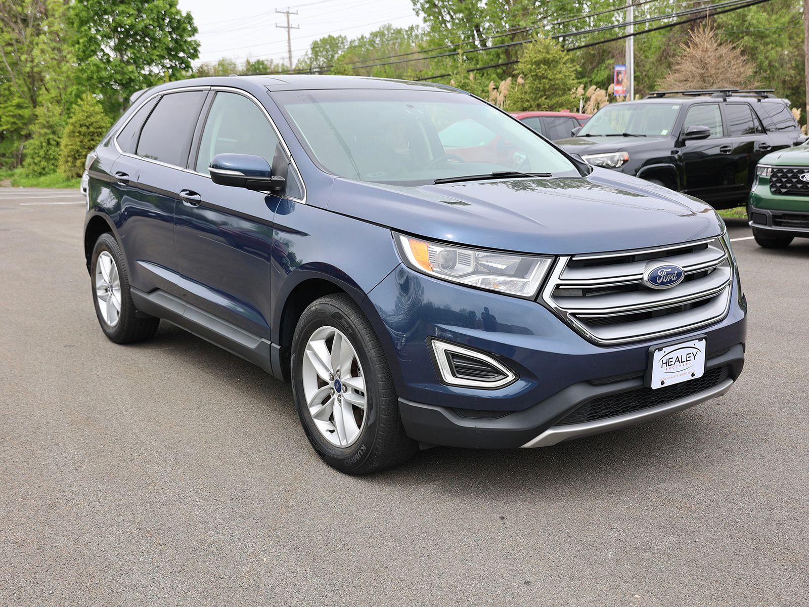 Photo view of 2017 Ford Edge in Blue