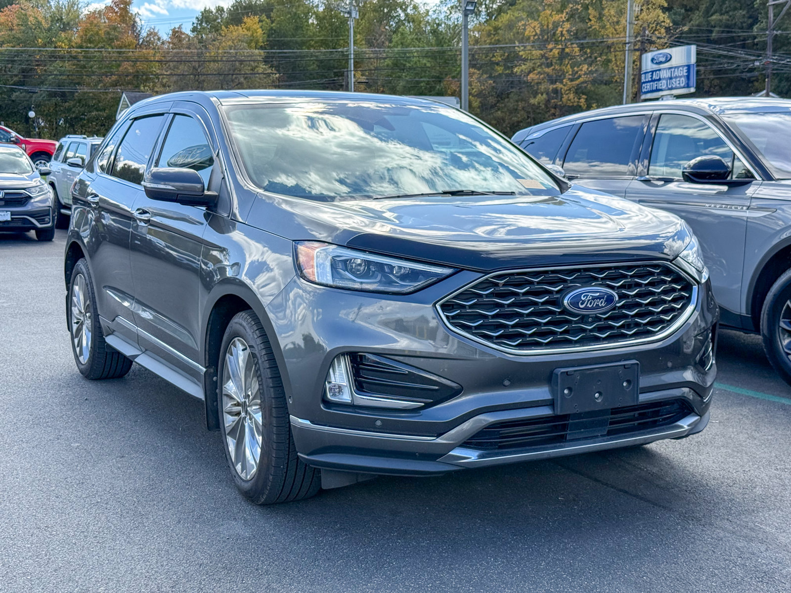 Photo view of 2020 Ford Edge in Gray
