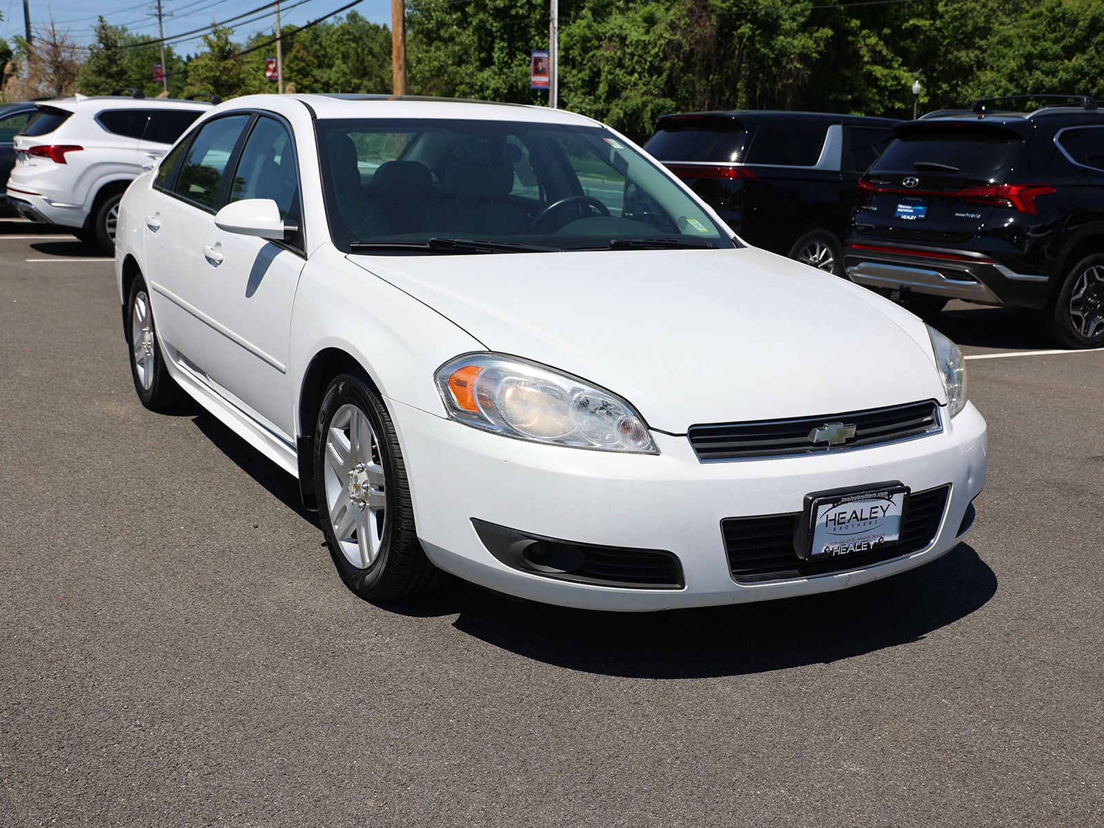 Photo view of 2010 Chevrolet Impala in White