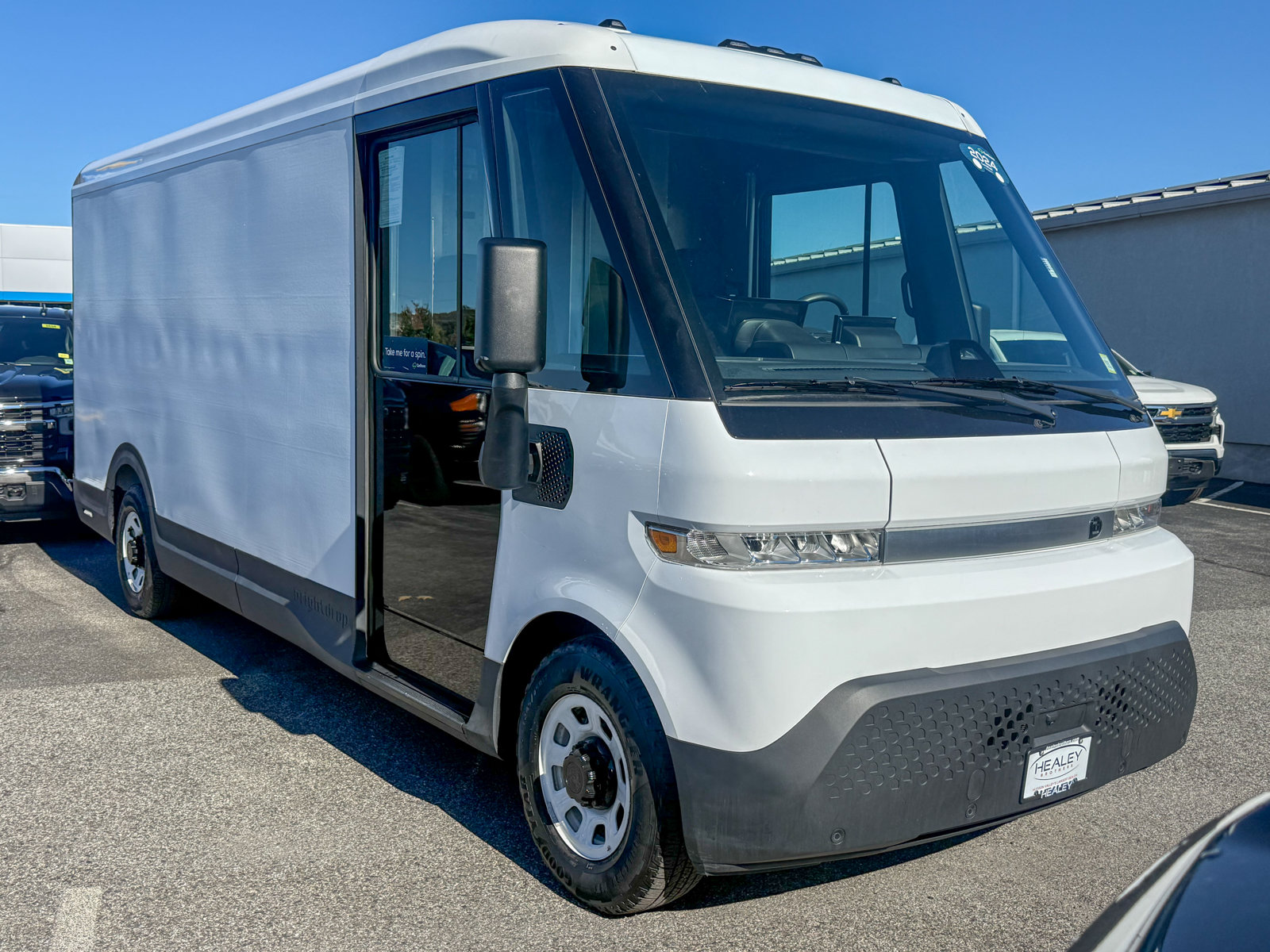 Photo view of 2024 BrightDrop Zevo 600 in White