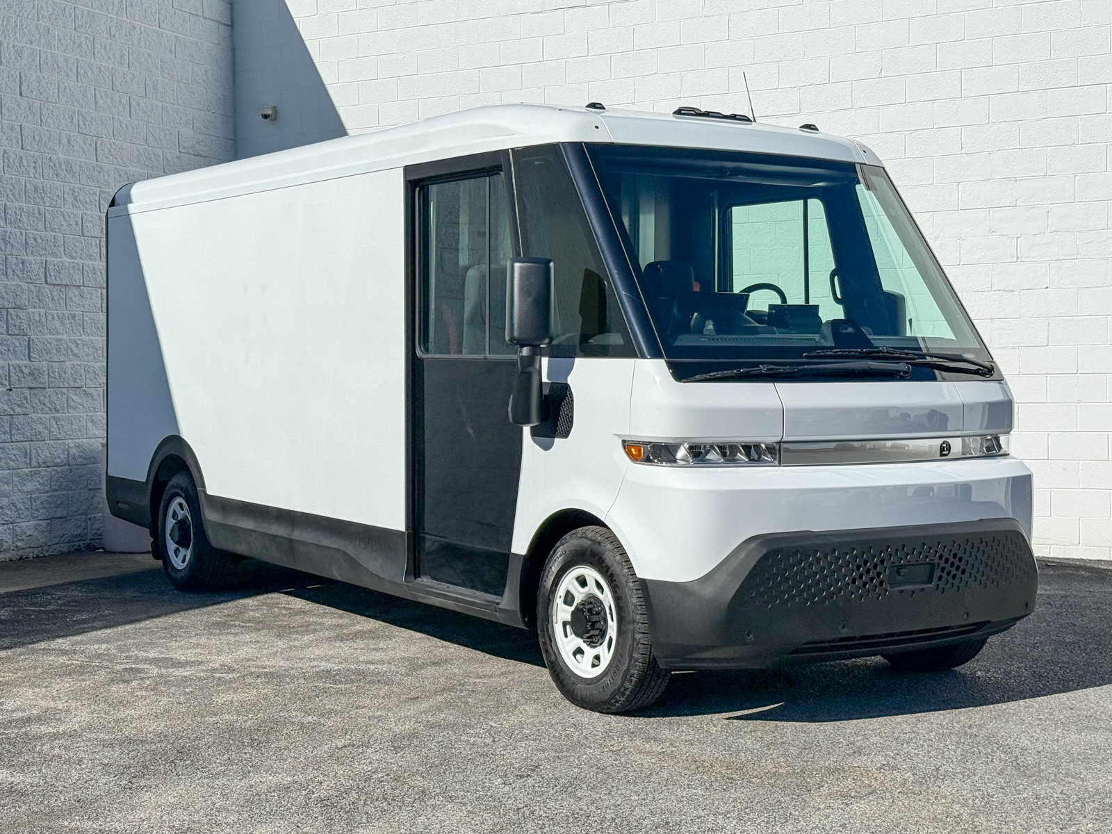 Photo view of 2024 BrightDrop Zevo 600 in White