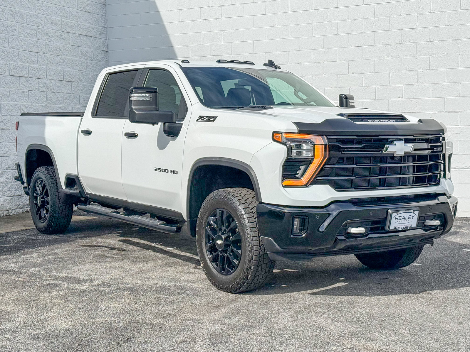 Photo view of 2025 Chevrolet Silverado 2500HD in White