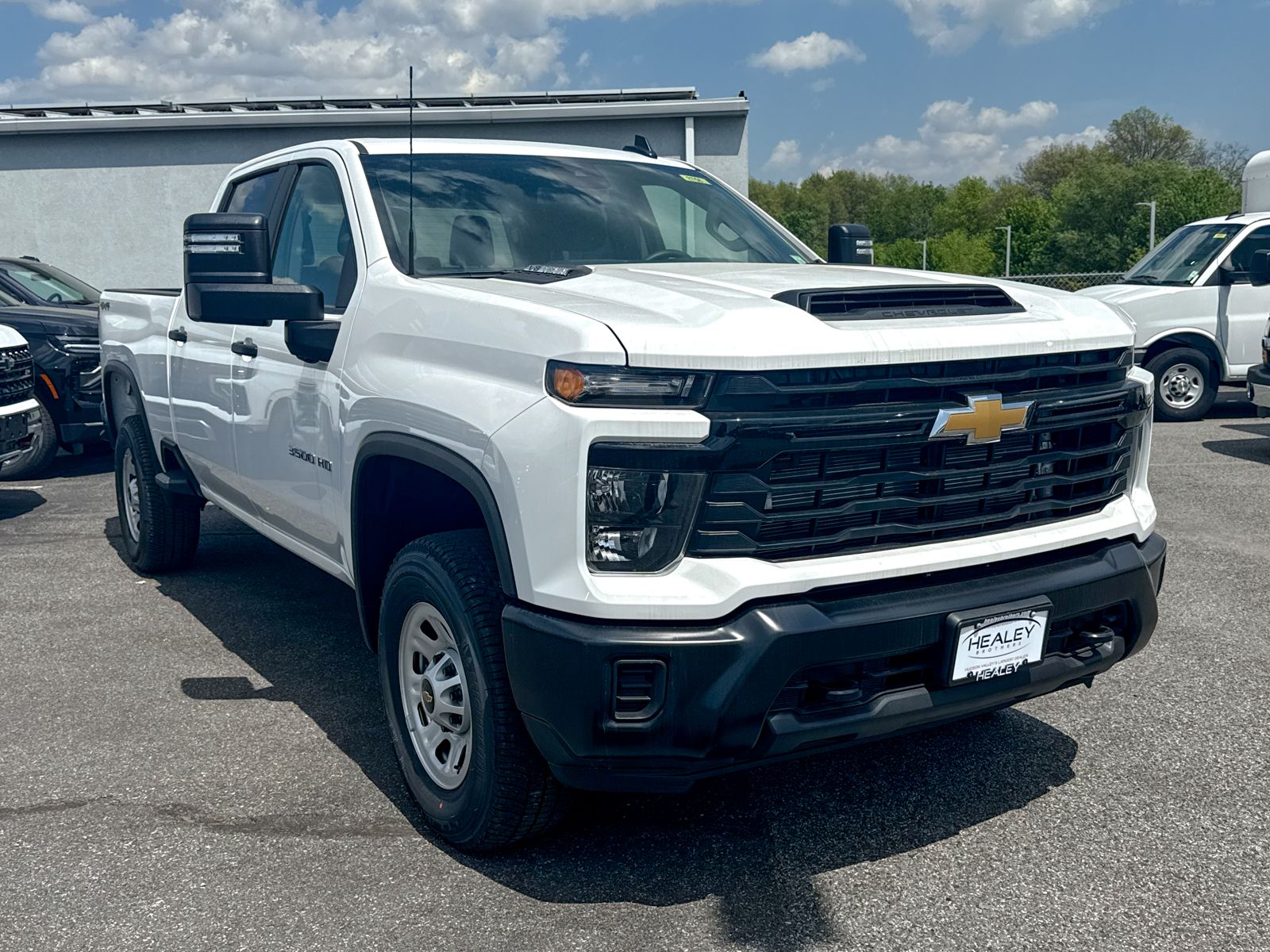 Photo view of 2026 Chevrolet Silverado 3500HD in White