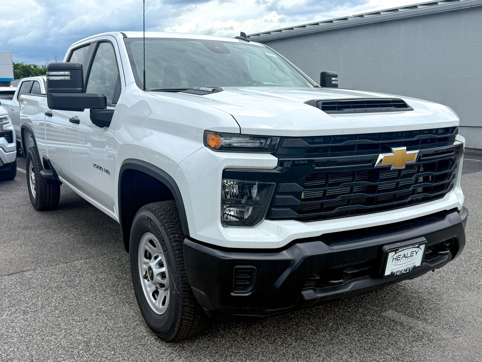 Photo view of 2026 Chevrolet Silverado 3500HD in White