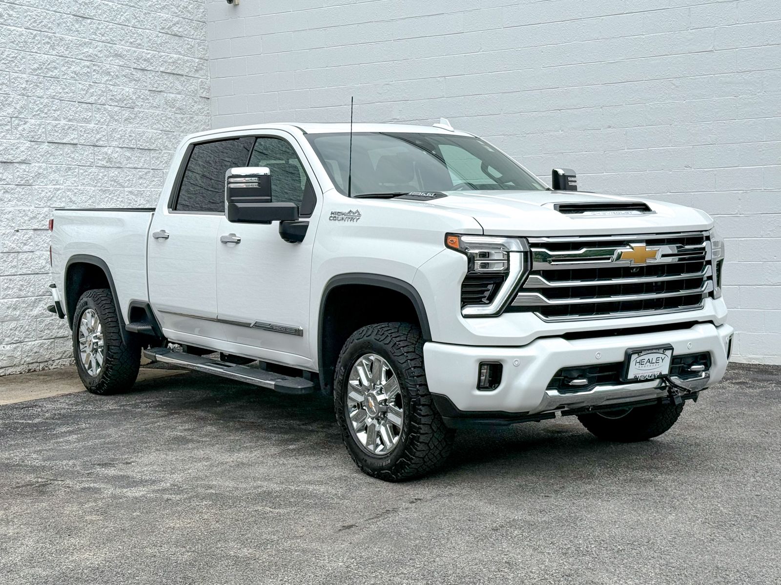 Photo view of 2024 Chevrolet Silverado 2500HD in White
