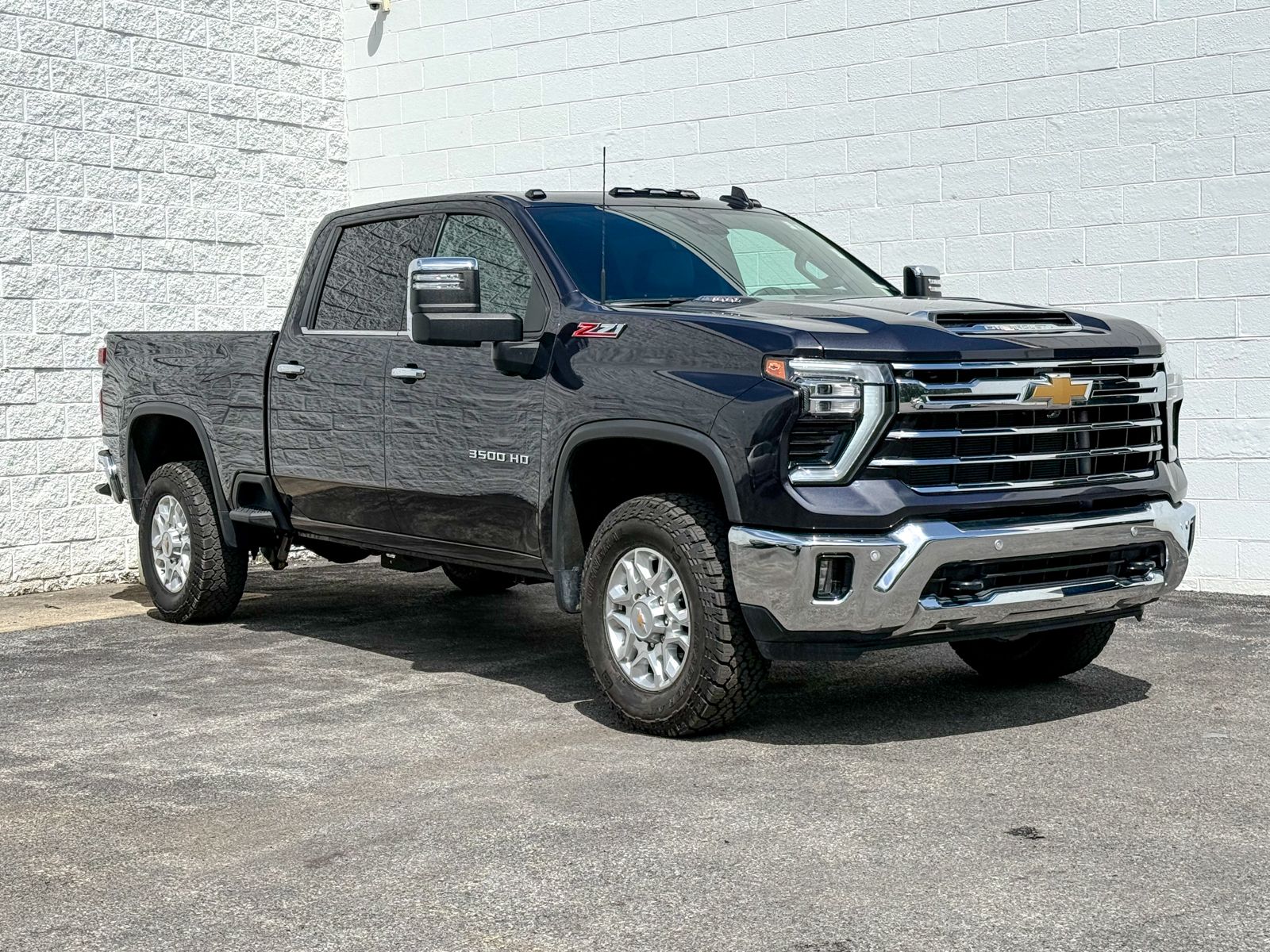 Photo view of 2024 Chevrolet Silverado 3500HD in Gray