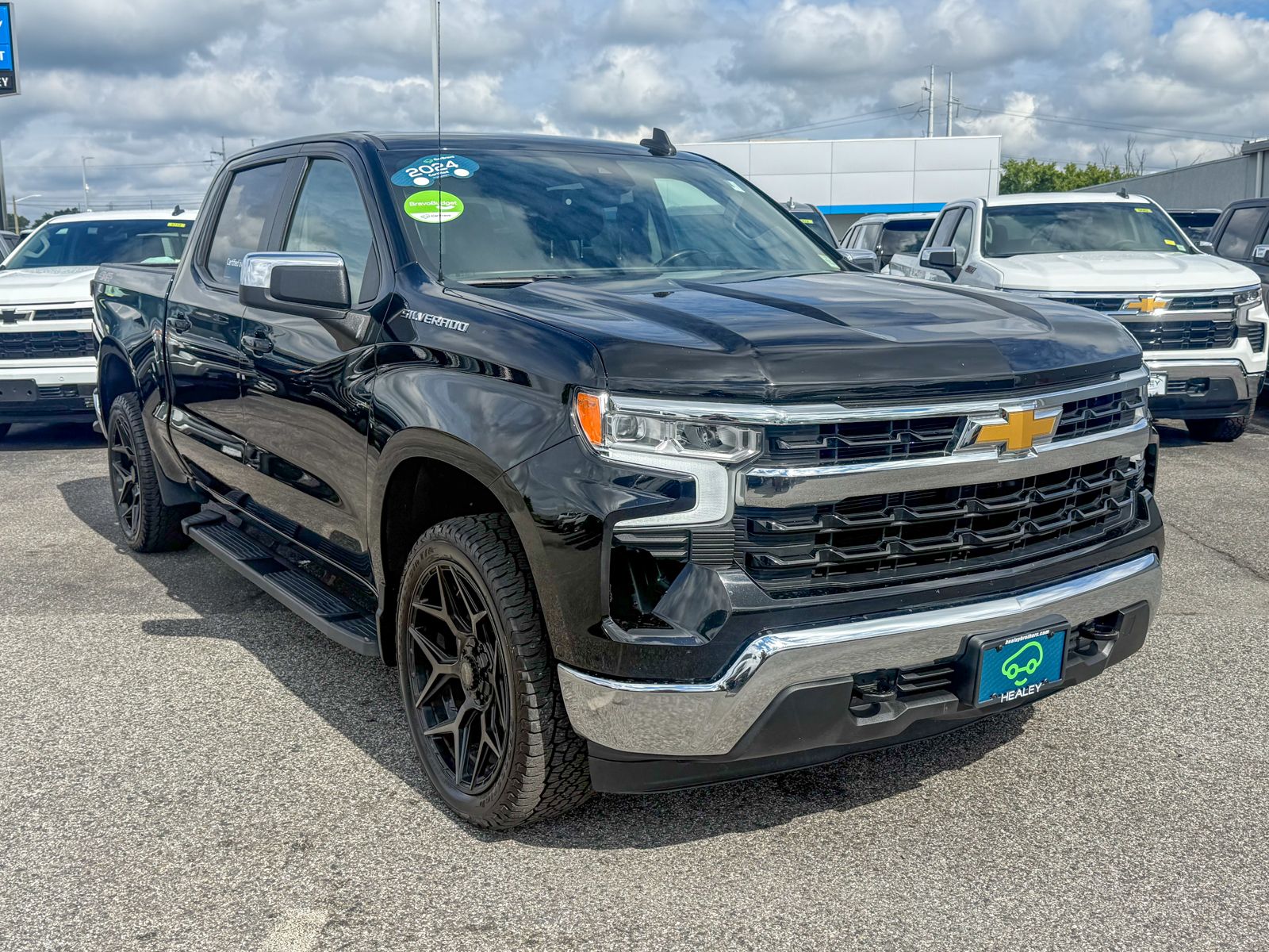 Photo view of 2024 Chevrolet Silverado 1500 in Black