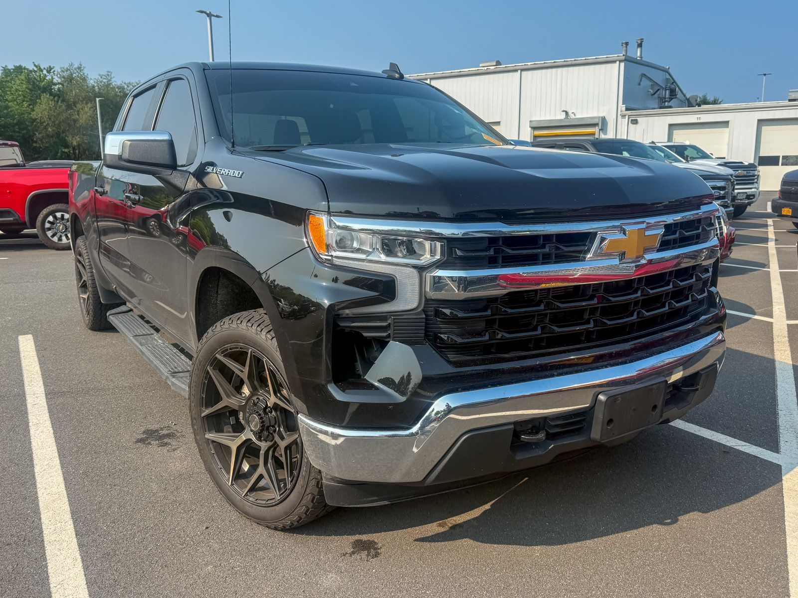 Photo view of 2024 Chevrolet Silverado 1500 in Black