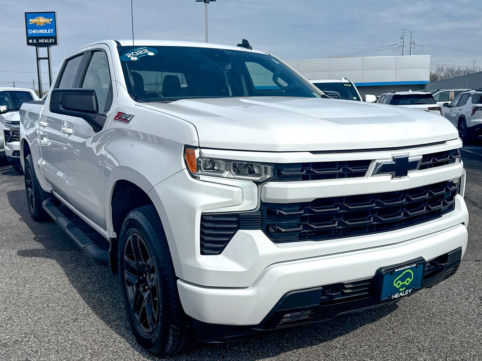 Photo view of 2022 Chevrolet Silverado 1500 in White