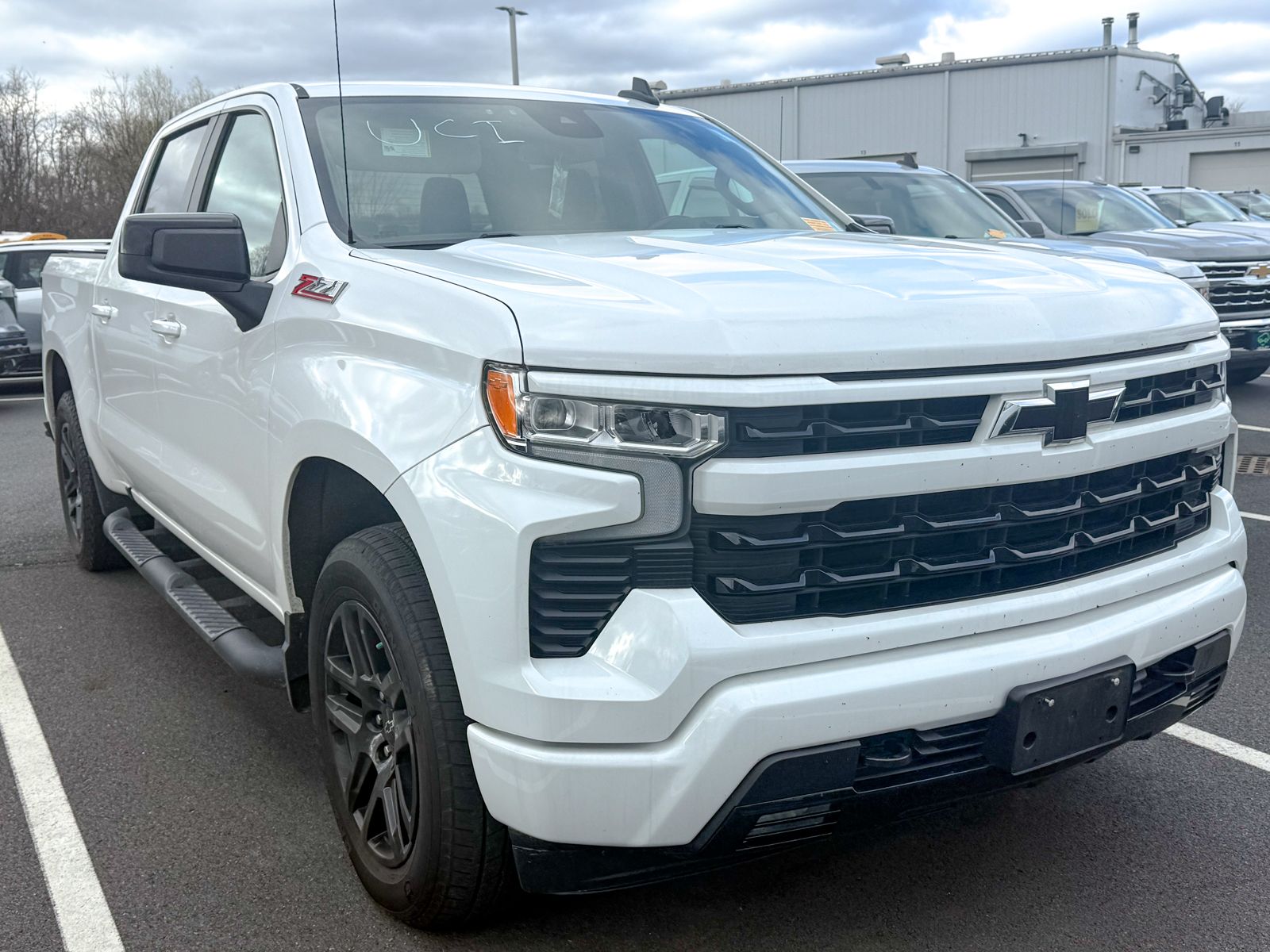 Photo view of 2022 Chevrolet Silverado 1500 in White
