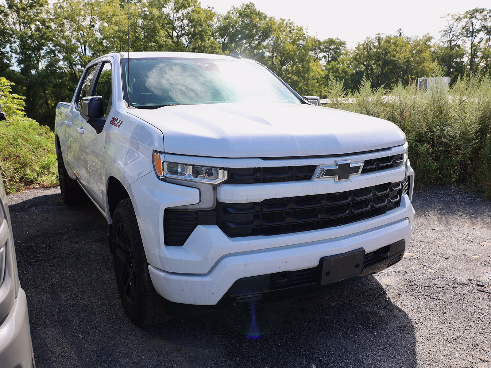 Photo view of 2023 Chevrolet Silverado 1500 in White