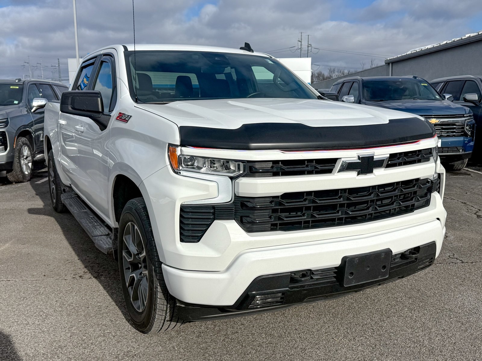 Photo view of 2022 Chevrolet Silverado 1500 in White