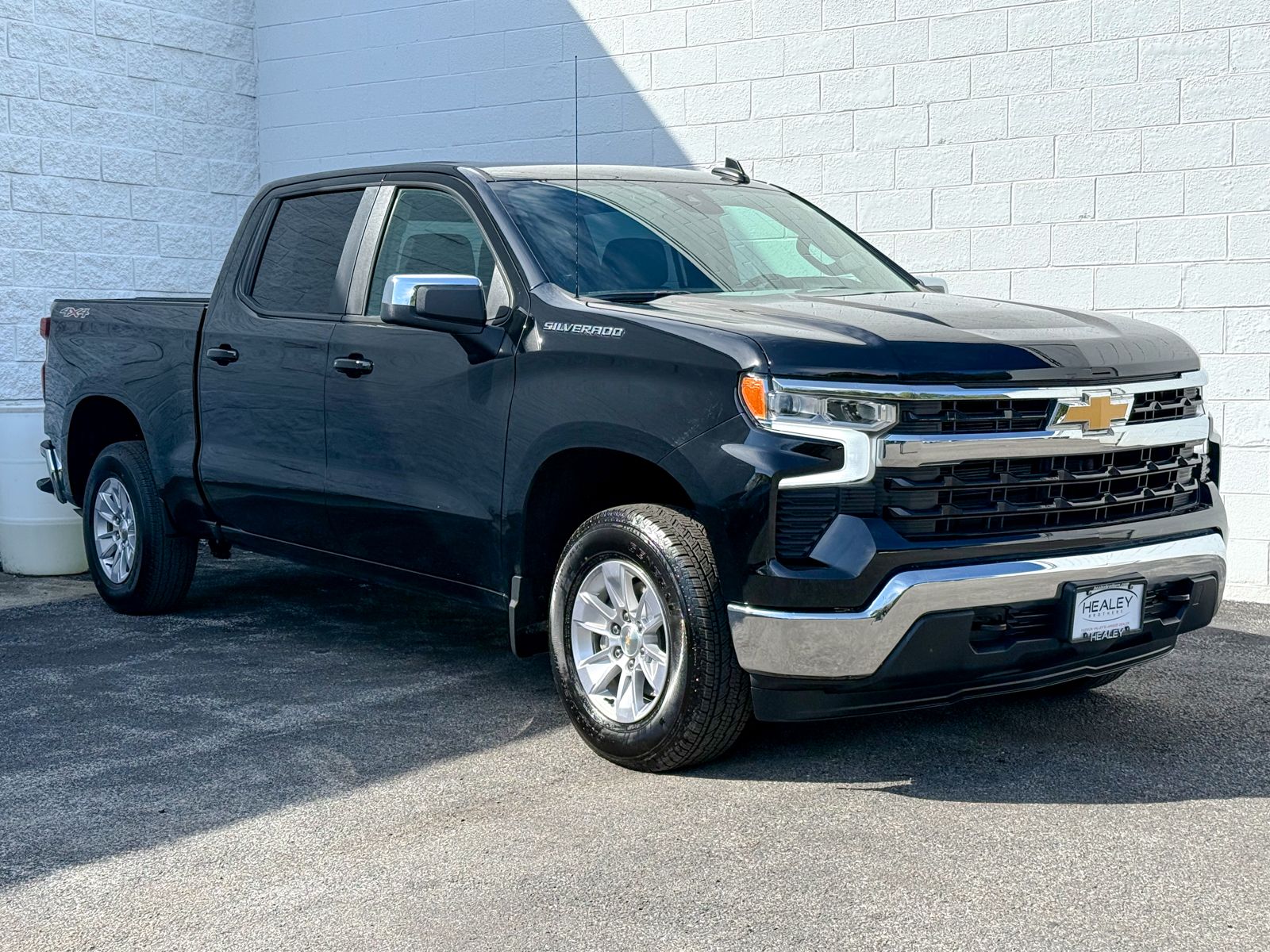 Photo view of 2026 Chevrolet Silverado 1500 in Black