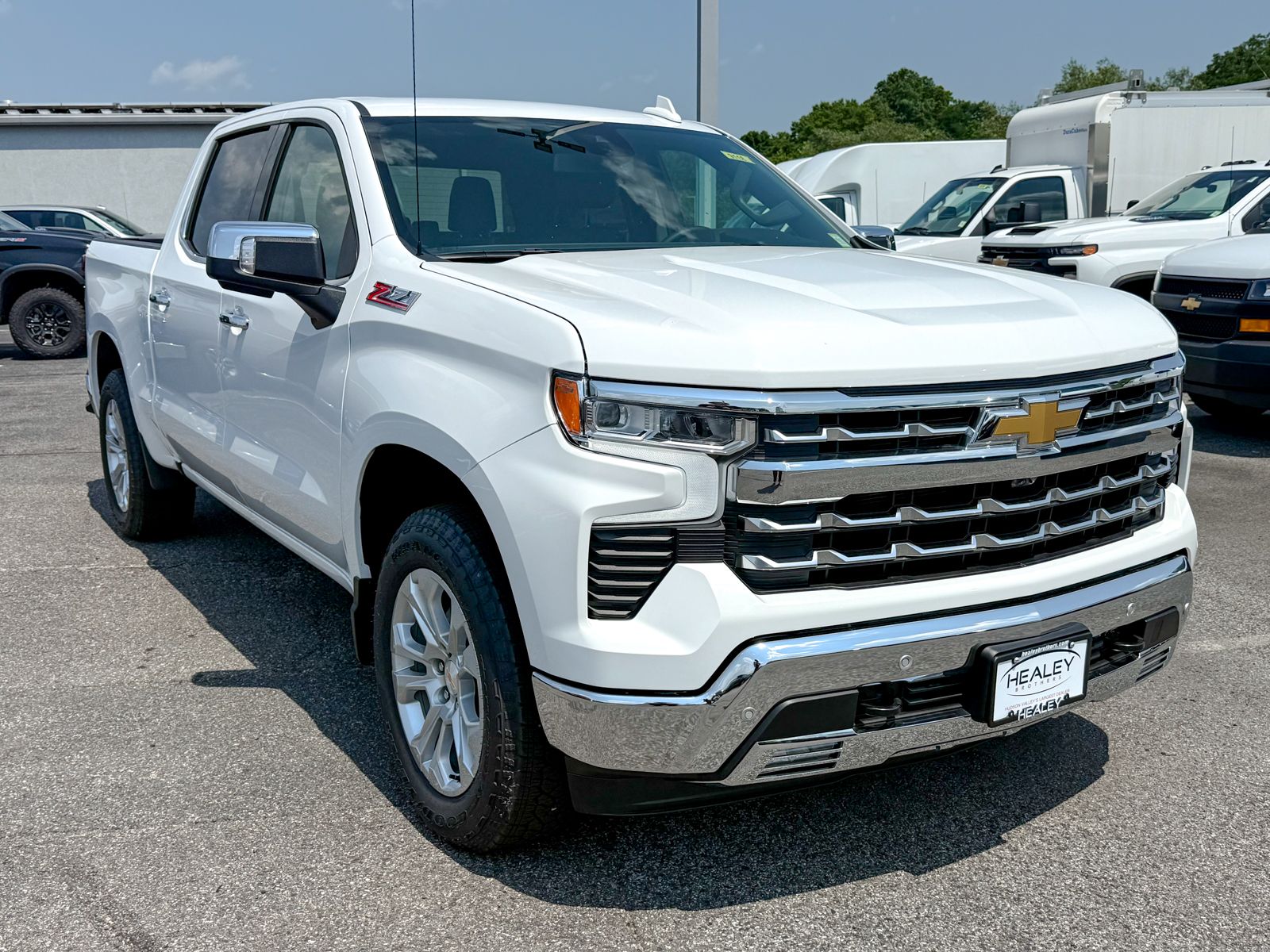 Photo view of 2026 Chevrolet Silverado 1500 in White