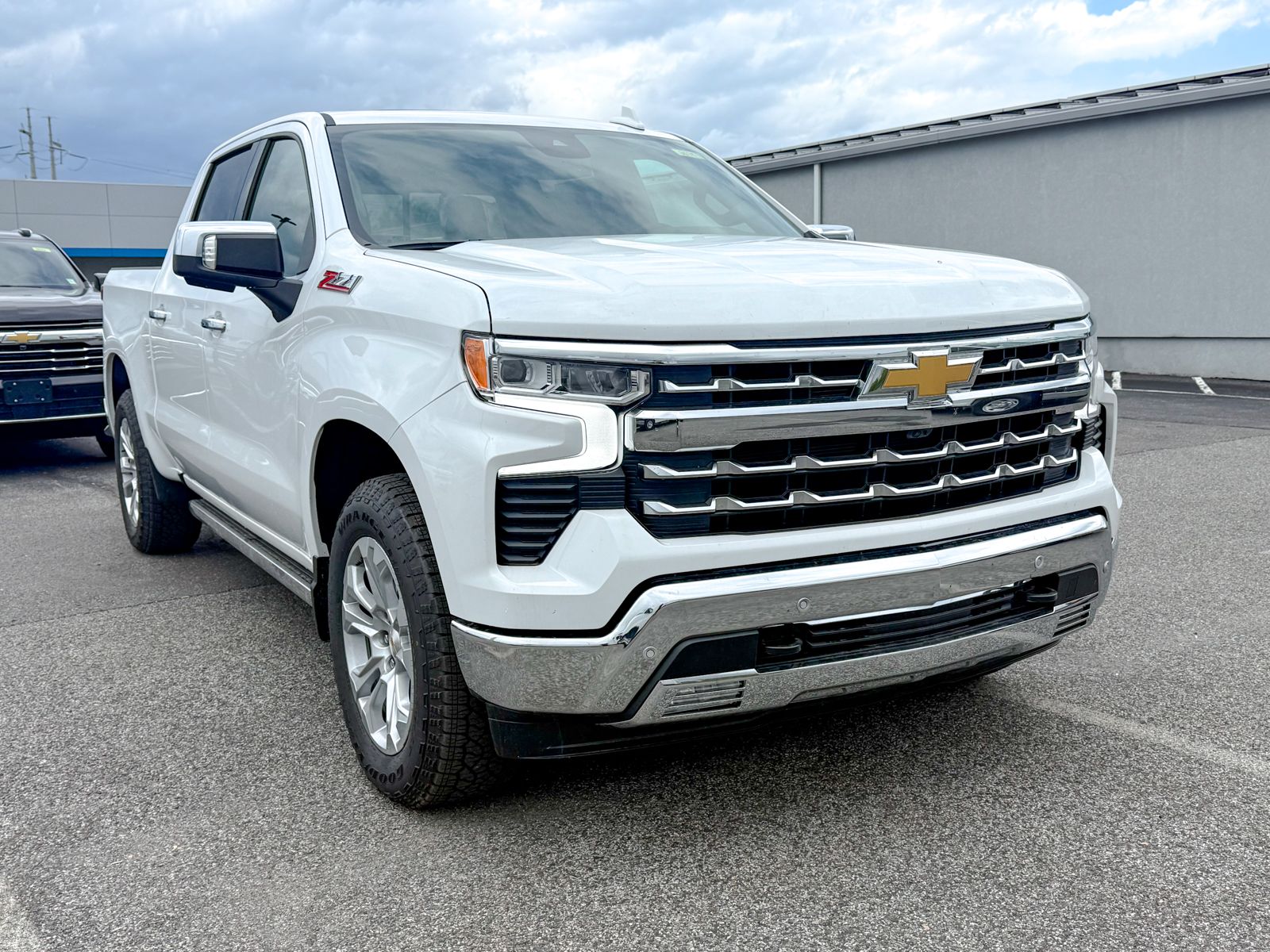 Photo view of 2026 Chevrolet Silverado 1500 in White