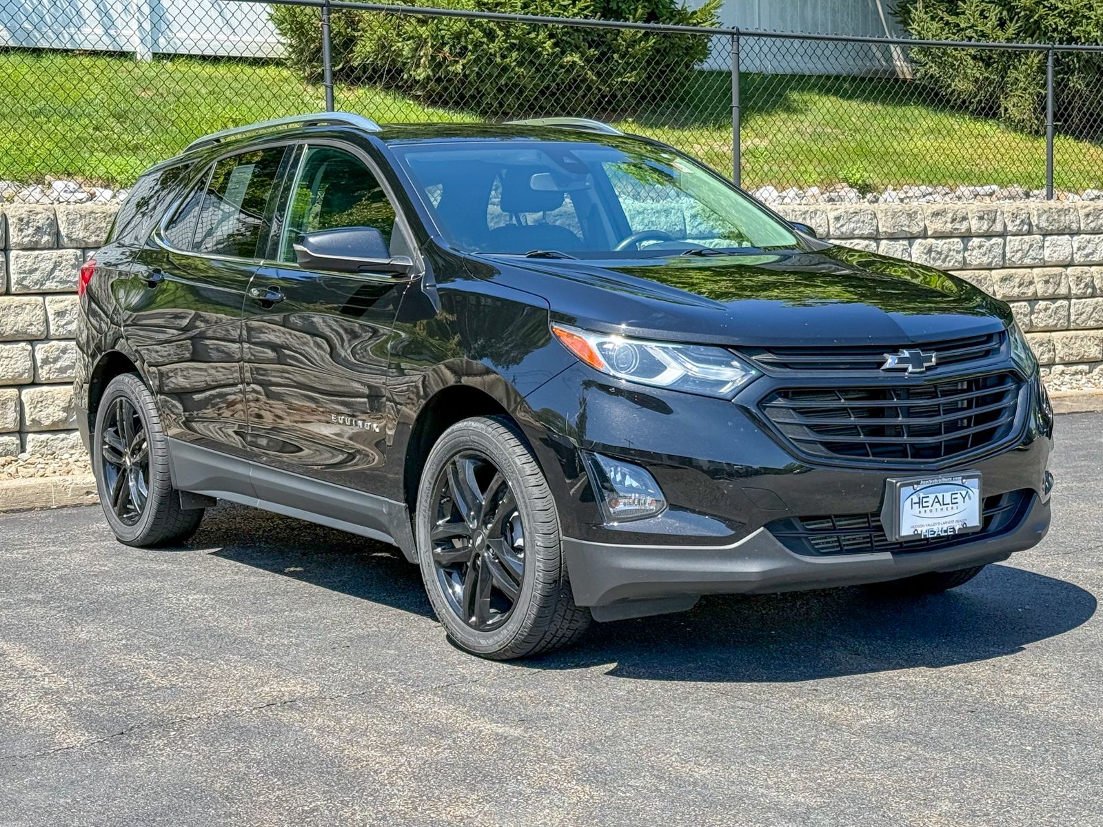 Photo view of 2020 Chevrolet Equinox in Black