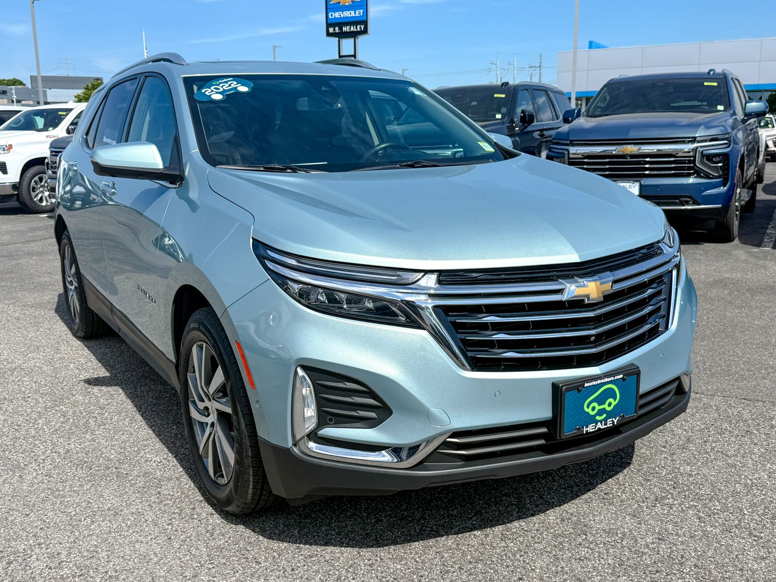 Photo view of 2022 Chevrolet Equinox in Blue