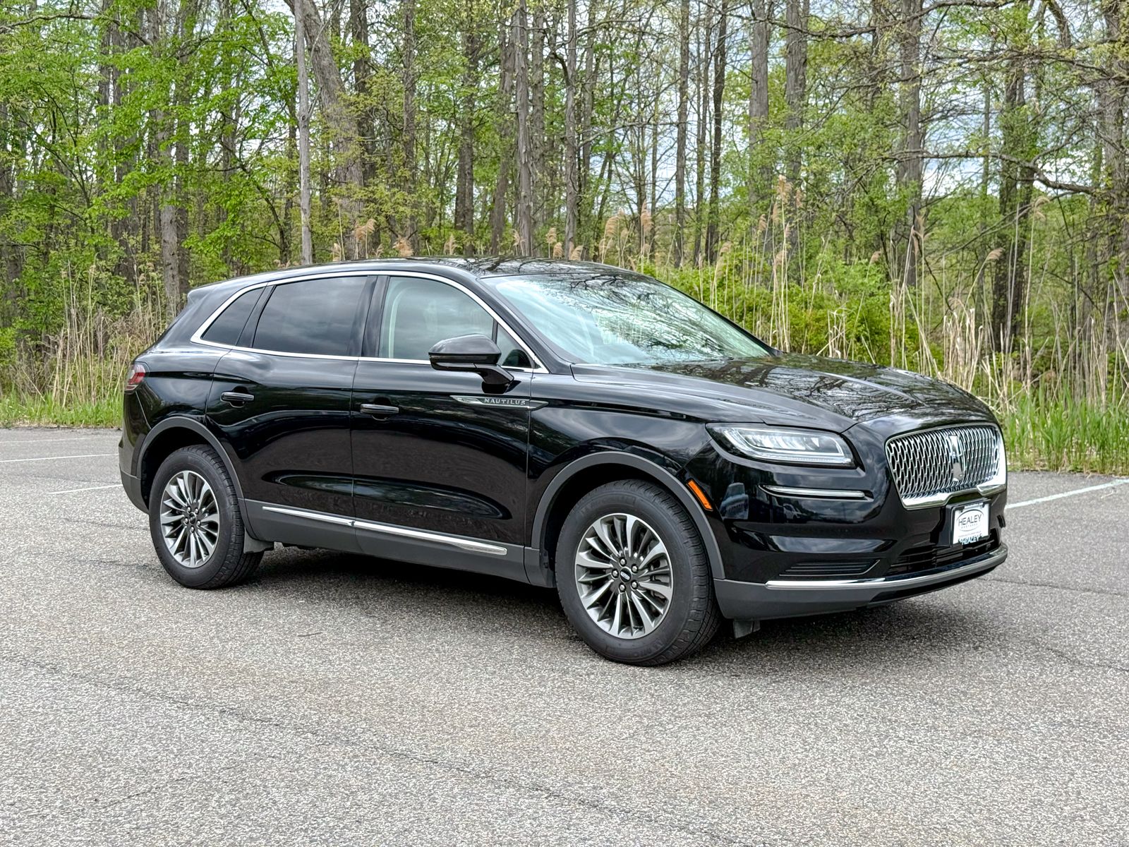 Photo view of 2023 Lincoln Nautilus in Black
