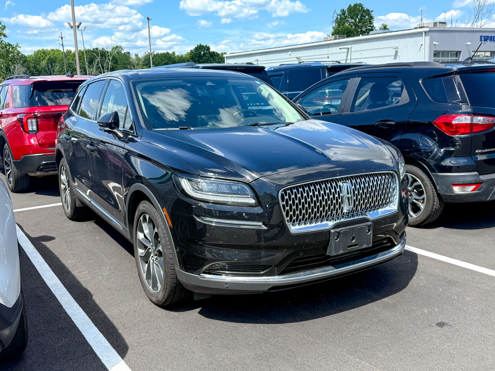 Photo view of 2023 Lincoln Nautilus in Black