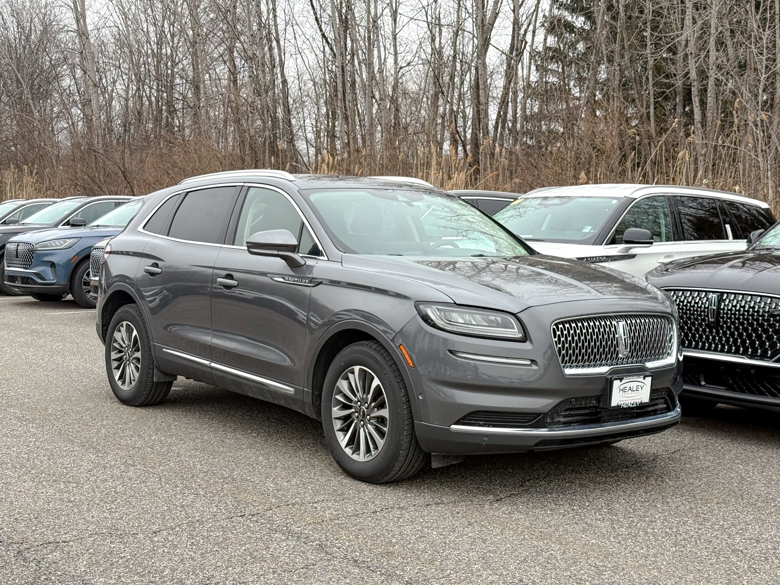 Photo view of 2022 Lincoln Nautilus in Gray
