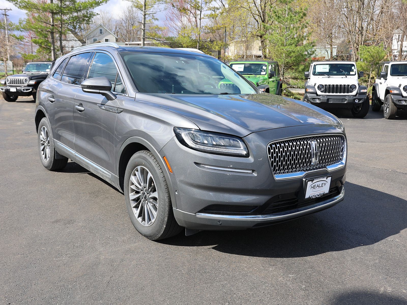 Photo view of 2022 Lincoln Nautilus in Gray