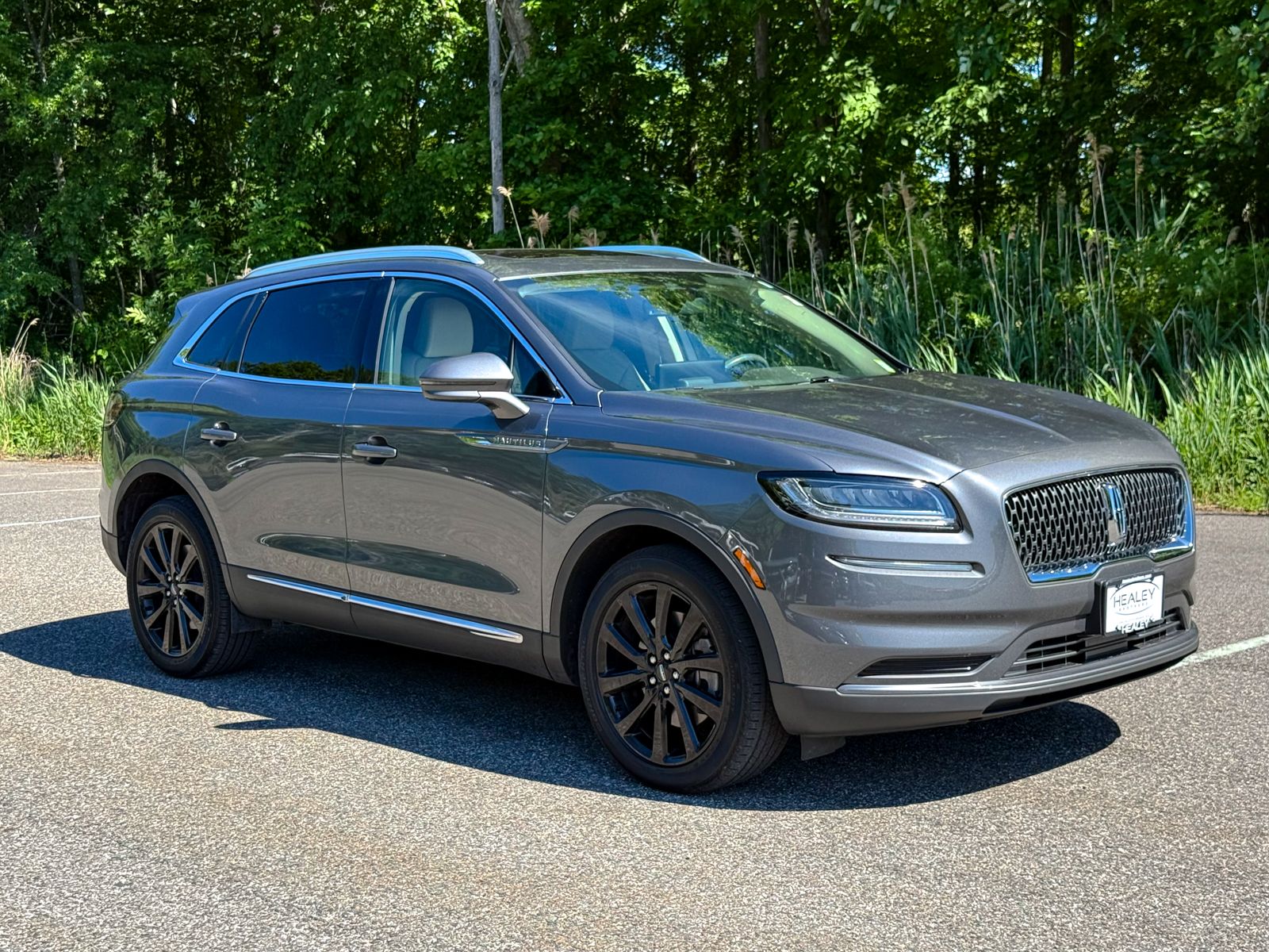 Photo view of 2023 Lincoln Nautilus in Gray