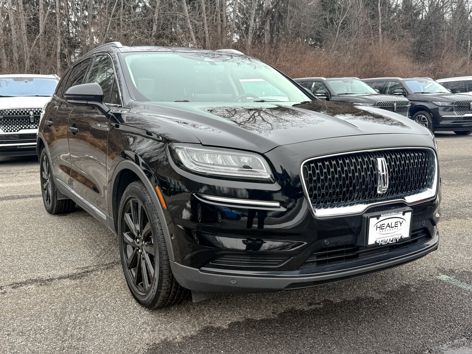 Photo view of 2023 Lincoln Nautilus in Black