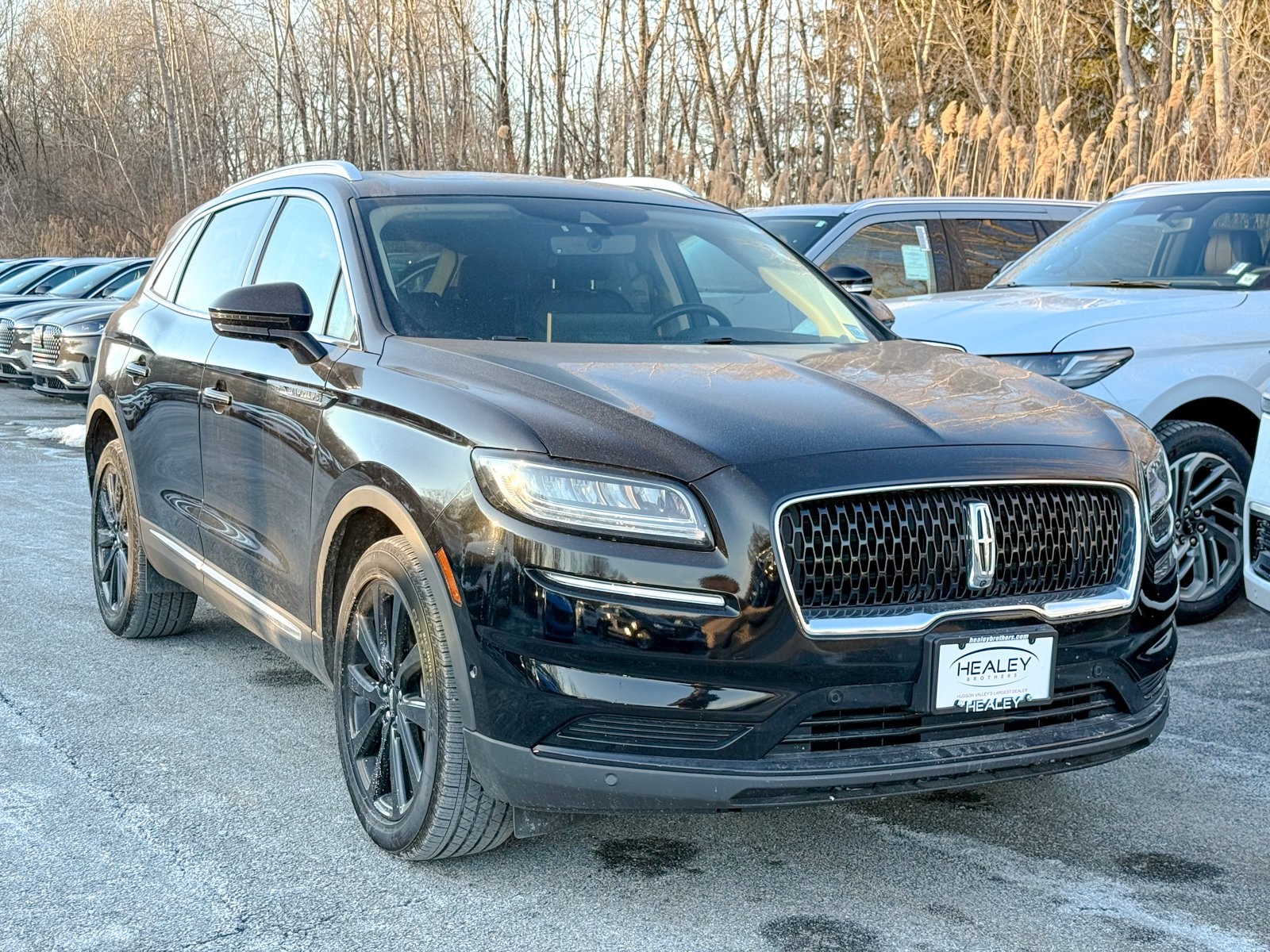 Photo view of 2023 Lincoln Nautilus in Black