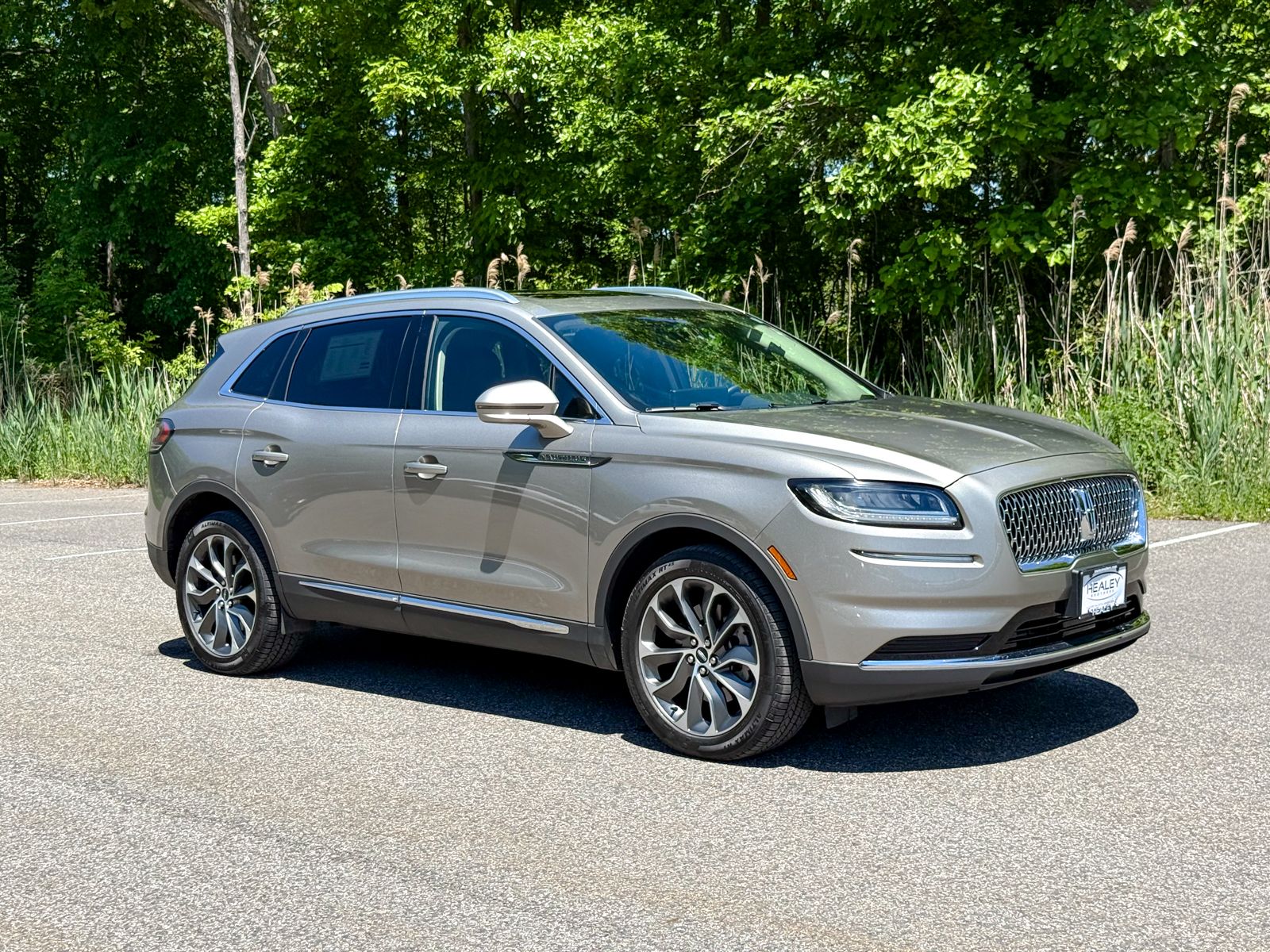 Photo view of 2023 Lincoln Nautilus in Tan